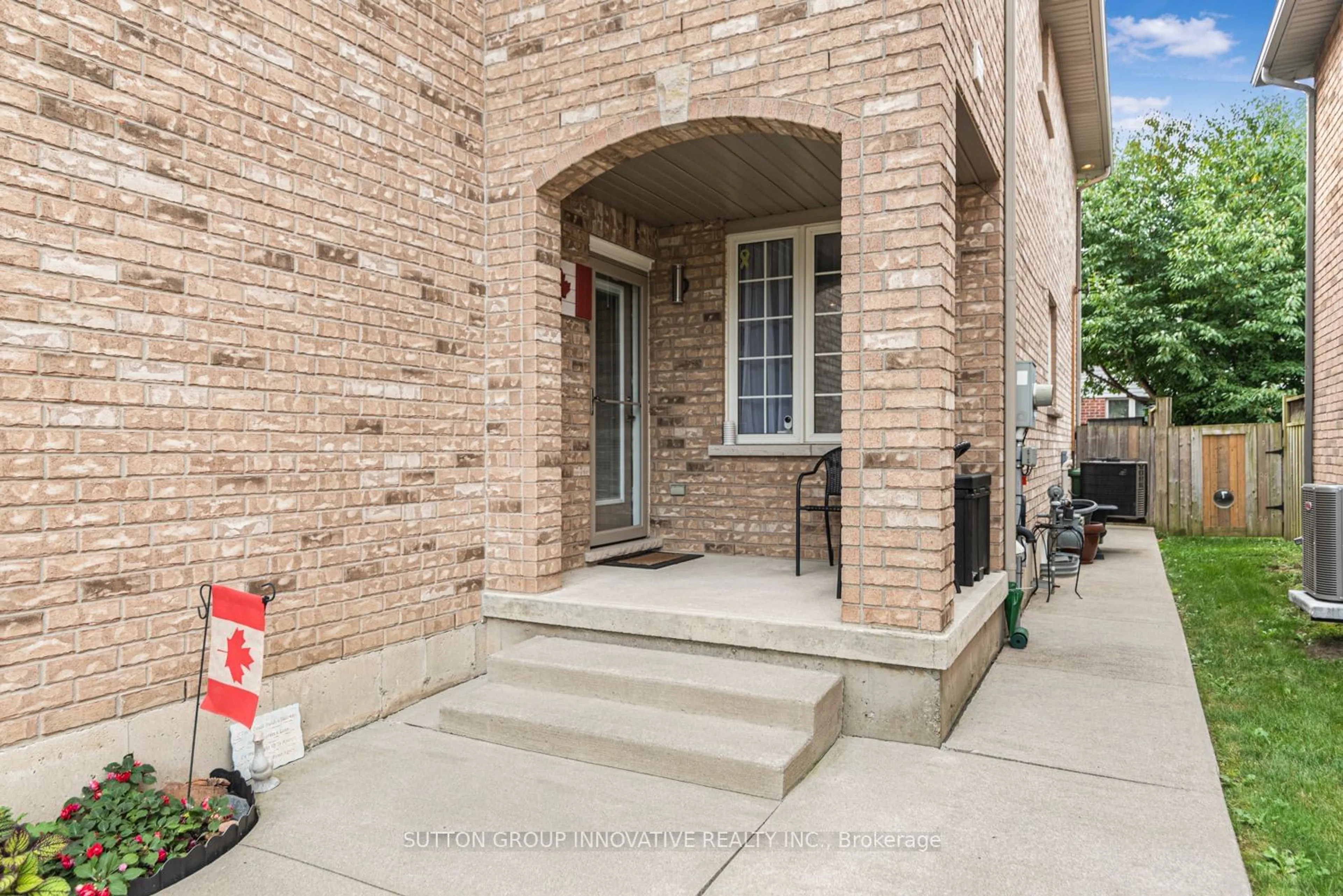 Patio, street for 23 Jonathon Crt, Hamilton Ontario L8W 0A1