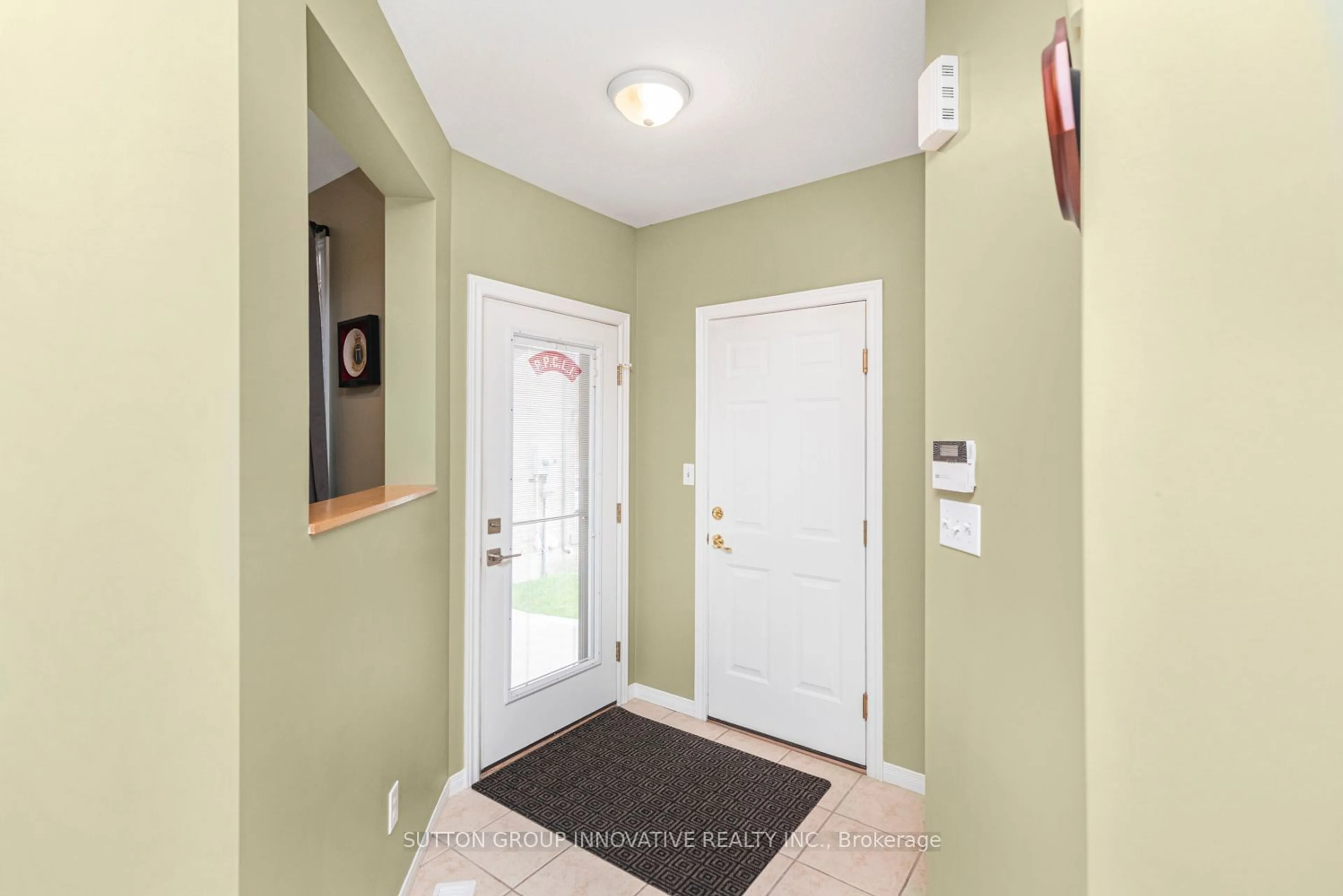 Indoor entryway for 23 Jonathon Crt, Hamilton Ontario L8W 0A1