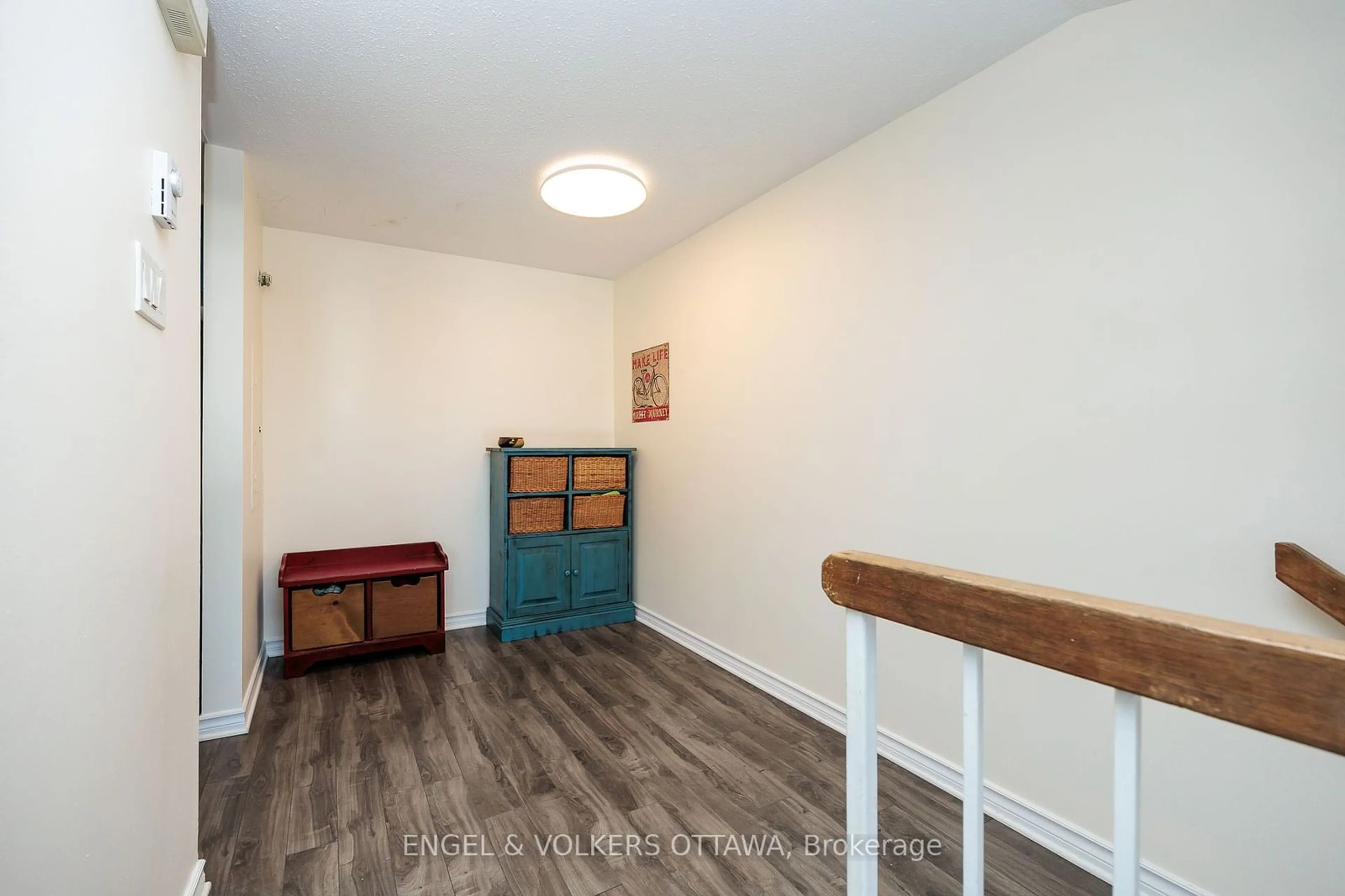 Indoor entryway for 1204 SHILLINGTON Ave #2, Carlington - Central Park Ontario K1Z 7Z4