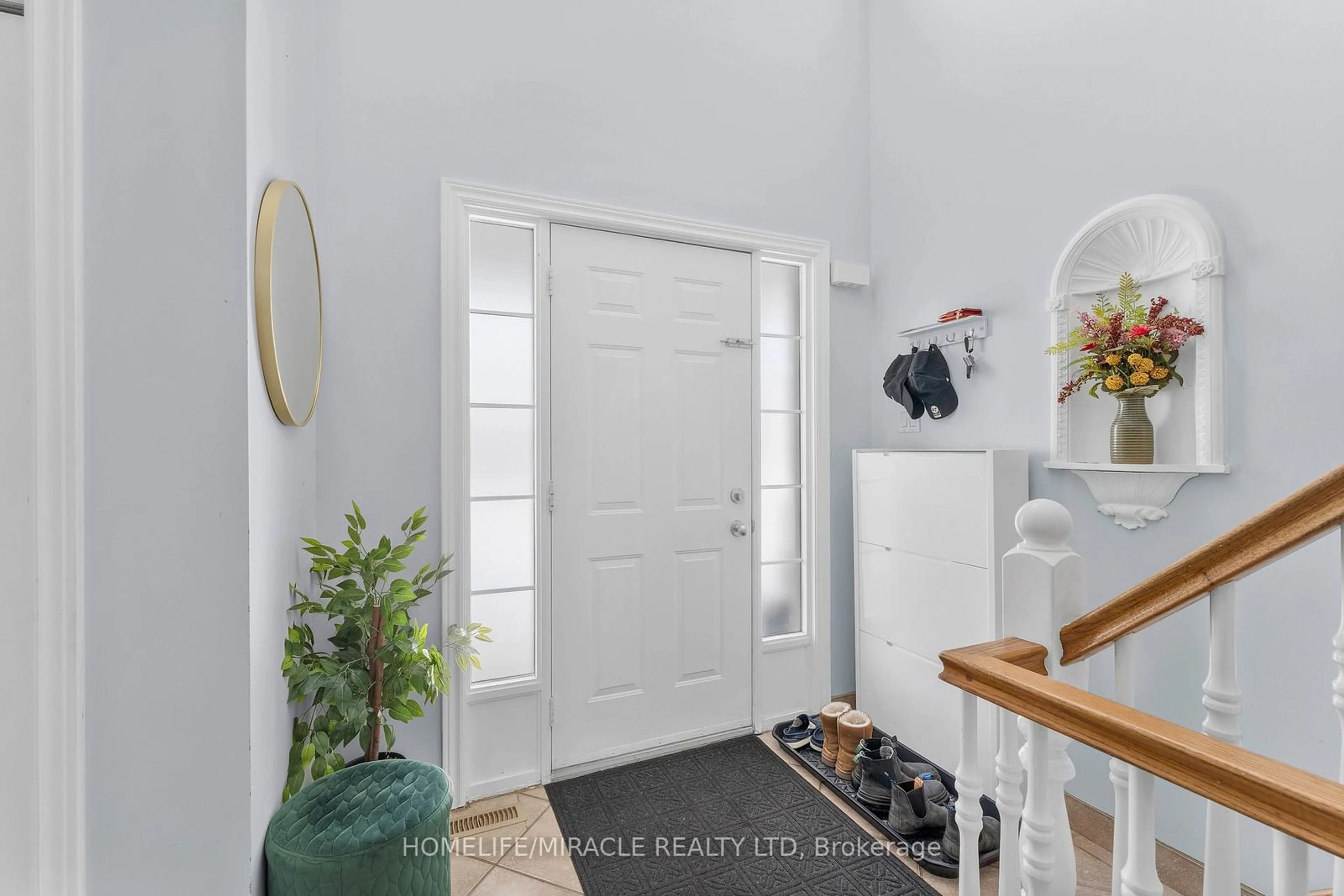 Indoor entryway for 41 Railton Crt, London Ontario N5V 4Y2