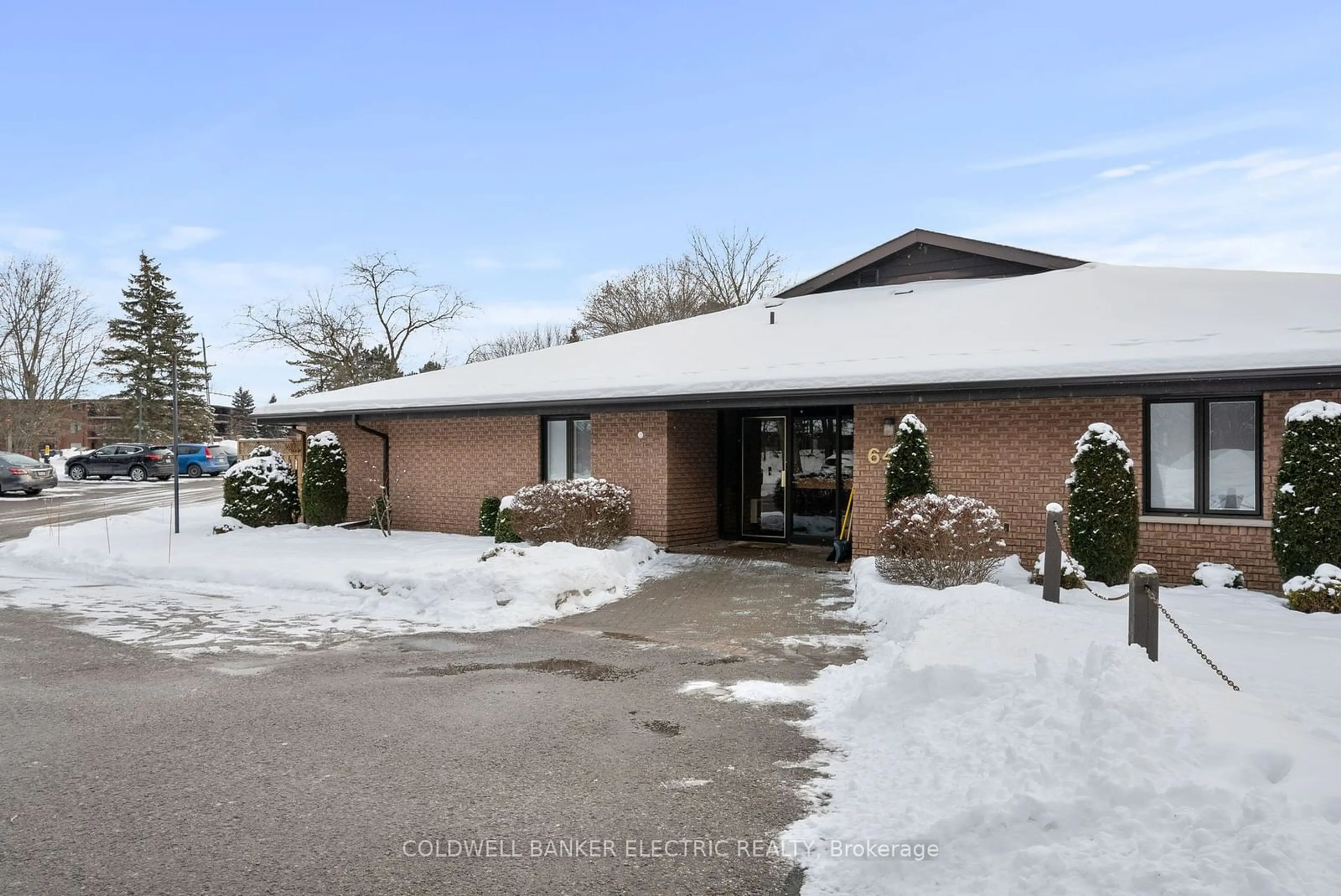 Indoor foyer for 645 Whitaker St #4, Peterborough Ontario K9H 7L5