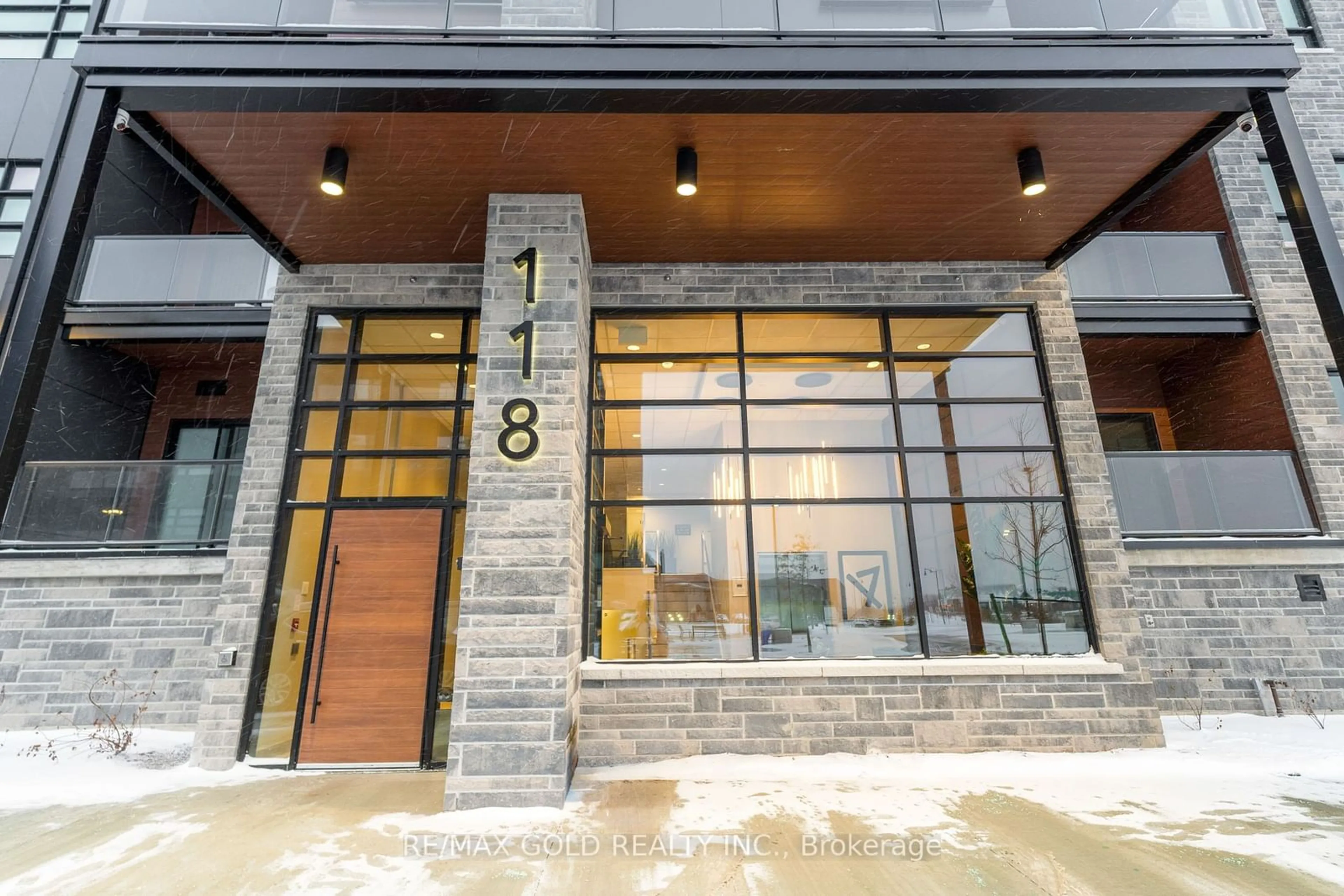 Indoor entryway for 118 SUMMERSIDES Blvd, Pelham Ontario L0S 1E1