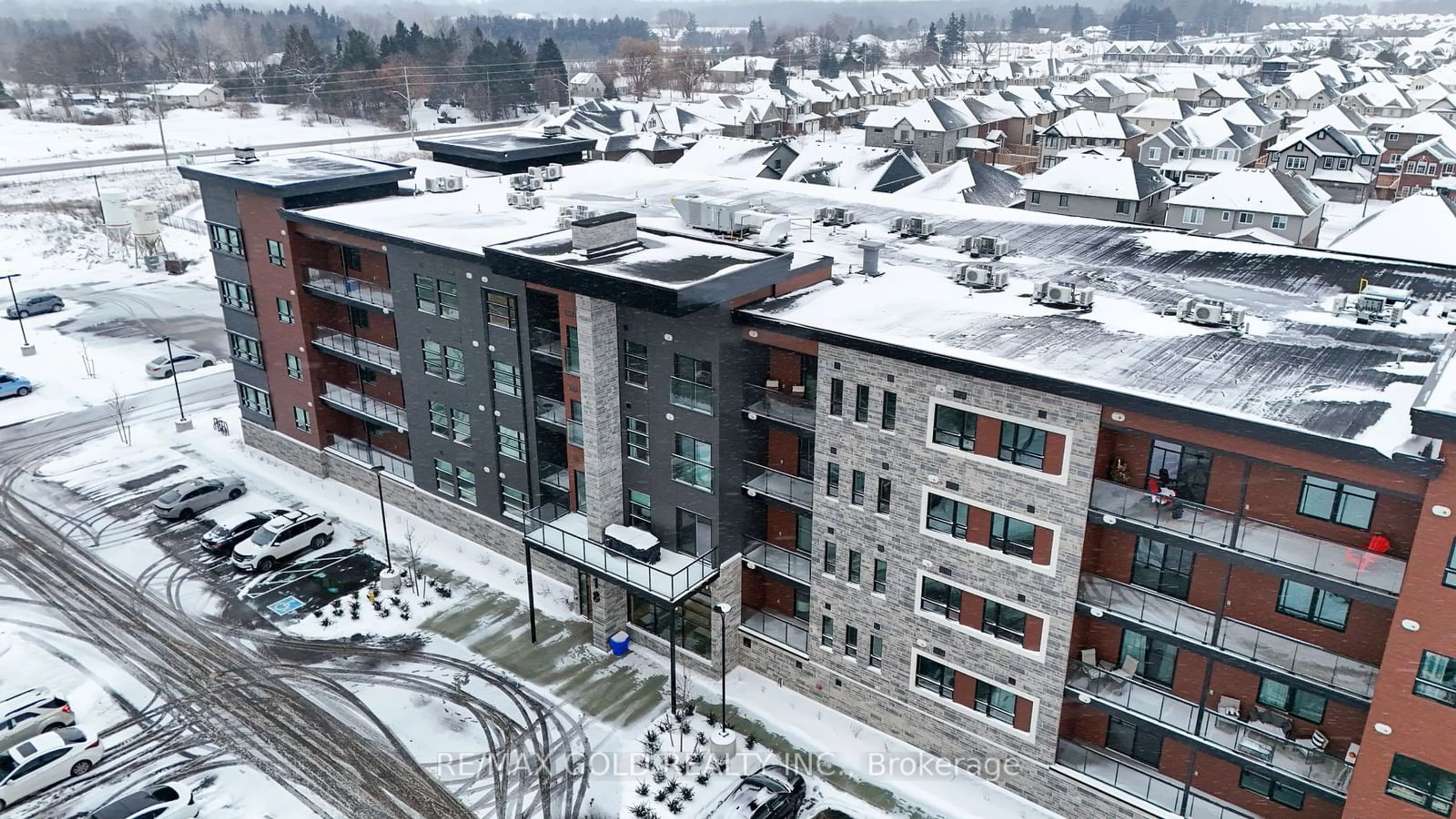 A pic from outside/outdoor area/front of a property/back of a property/a pic from drone, city buildings view from balcony for 118 SUMMERSIDES Blvd, Pelham Ontario L0S 1E1