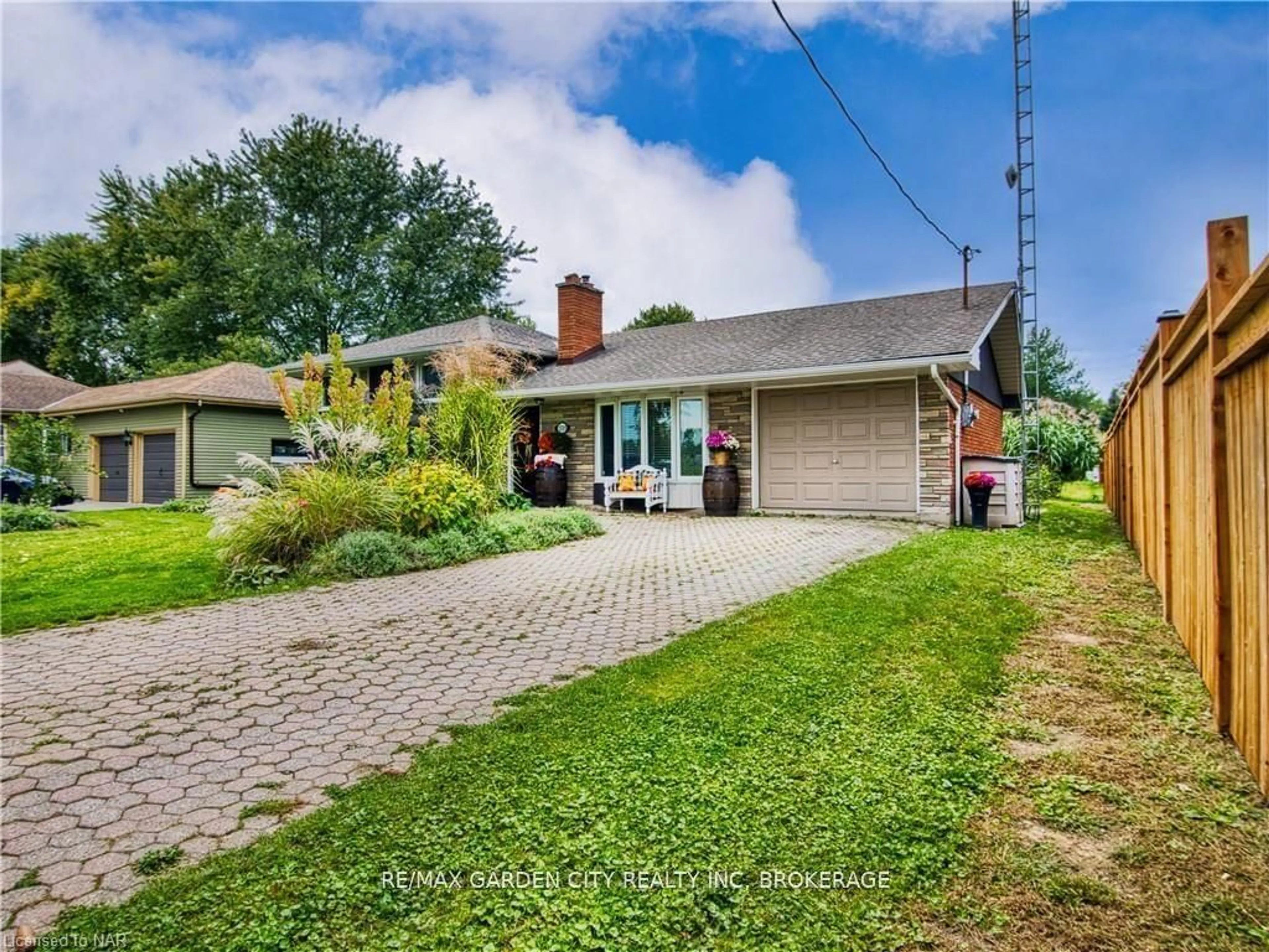 Home with brick exterior material, street for 1729 THIRD ST LOUTH St, St. Catharines Ontario L2R 6P9