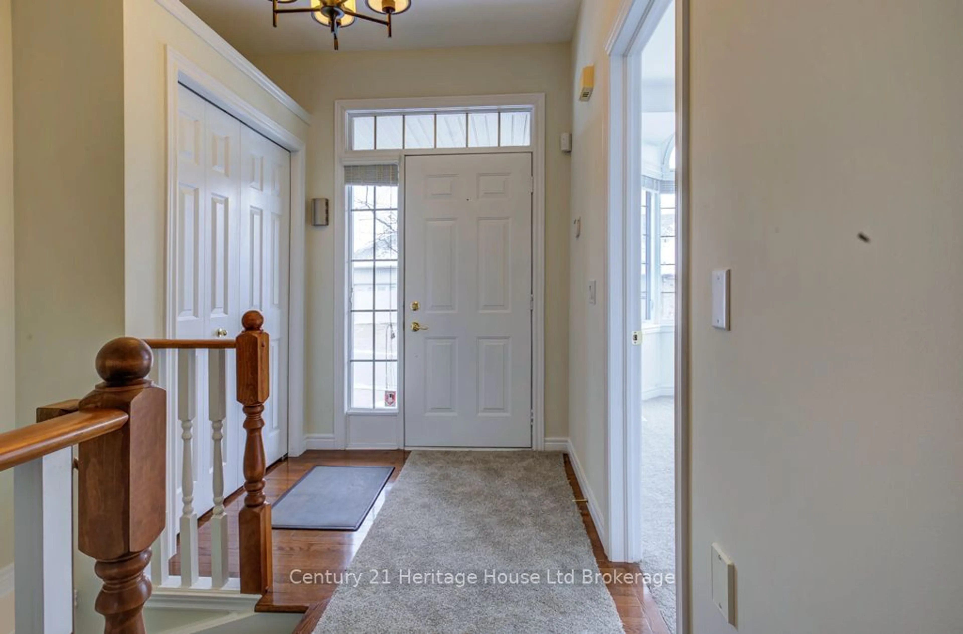 Indoor entryway for 450 Lakeview Dr #4, Woodstock Ontario N4T 1V6