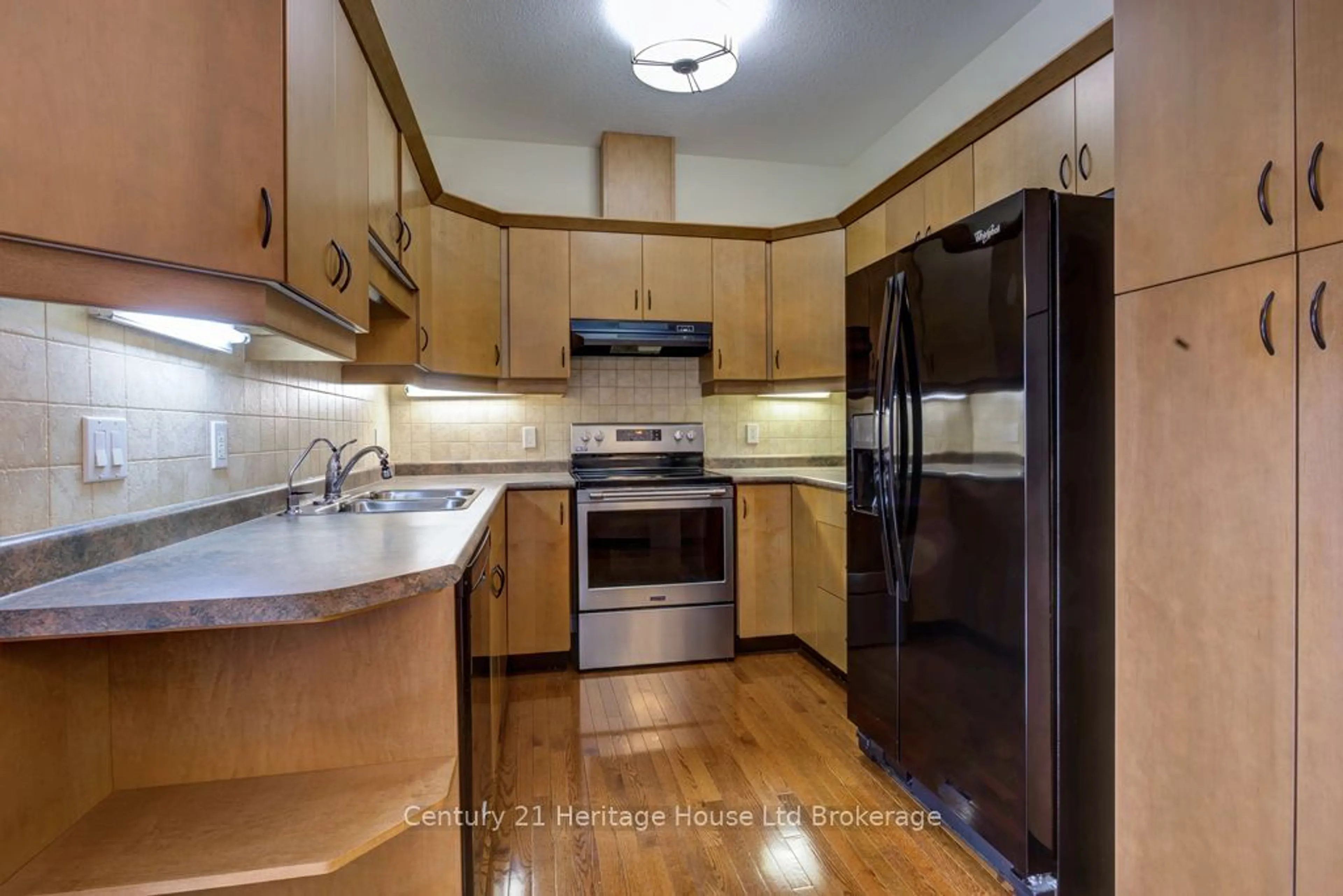 Standard kitchen, unknown for 450 Lakeview Dr #4, Woodstock Ontario N4T 1V6