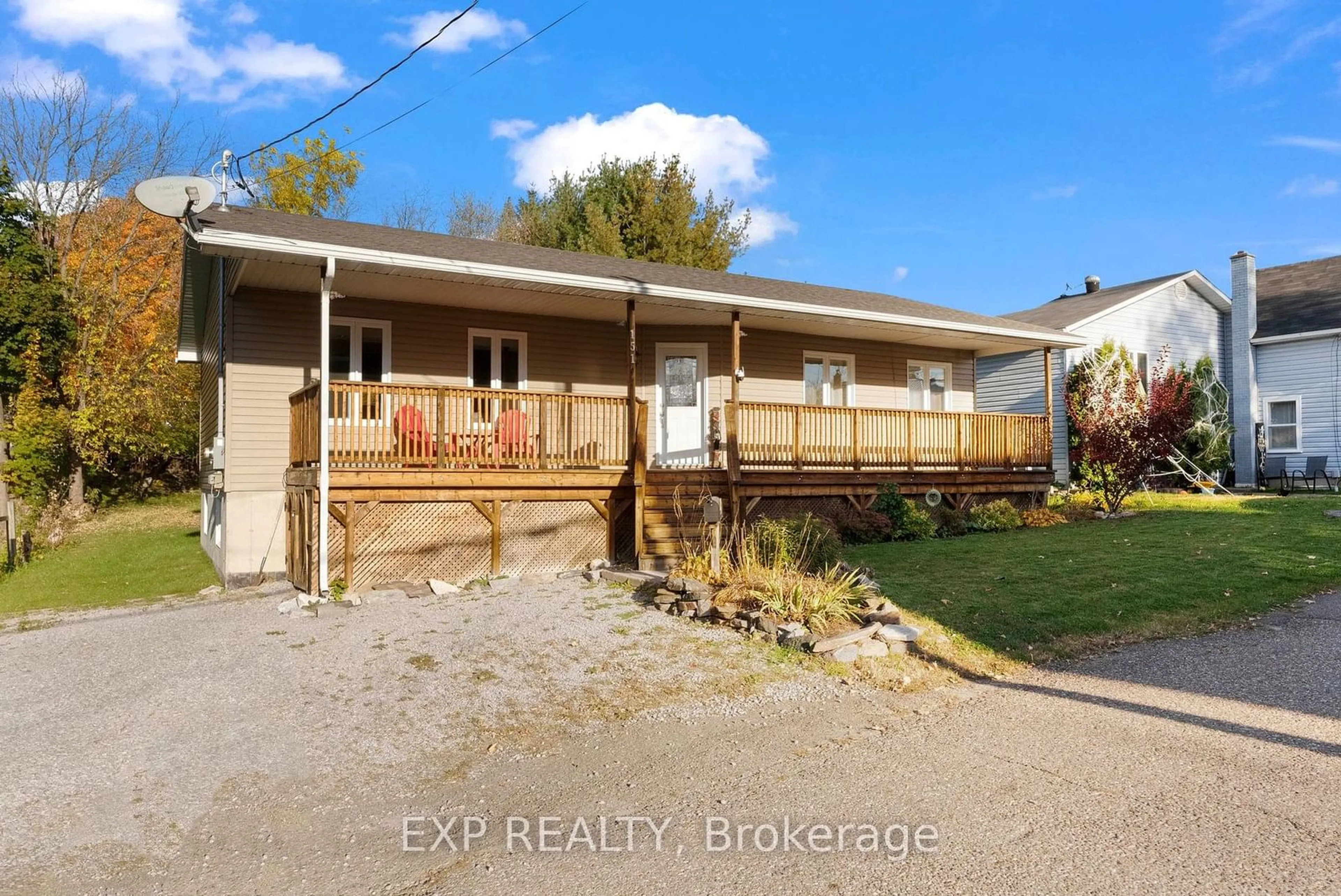 A pic from outside/outdoor area/front of a property/back of a property/a pic from drone, street for 151 Bank St, Renfrew Ontario K7V 2E9