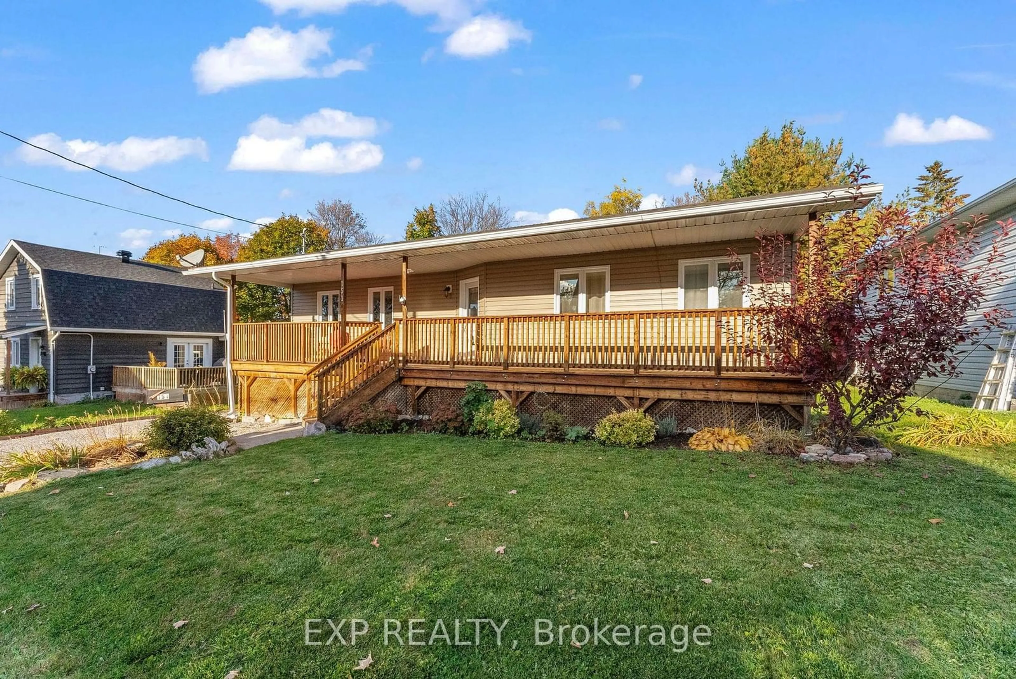 A pic from outside/outdoor area/front of a property/back of a property/a pic from drone, water/lake/river/ocean view for 151 Bank St, Renfrew Ontario K7V 2E9