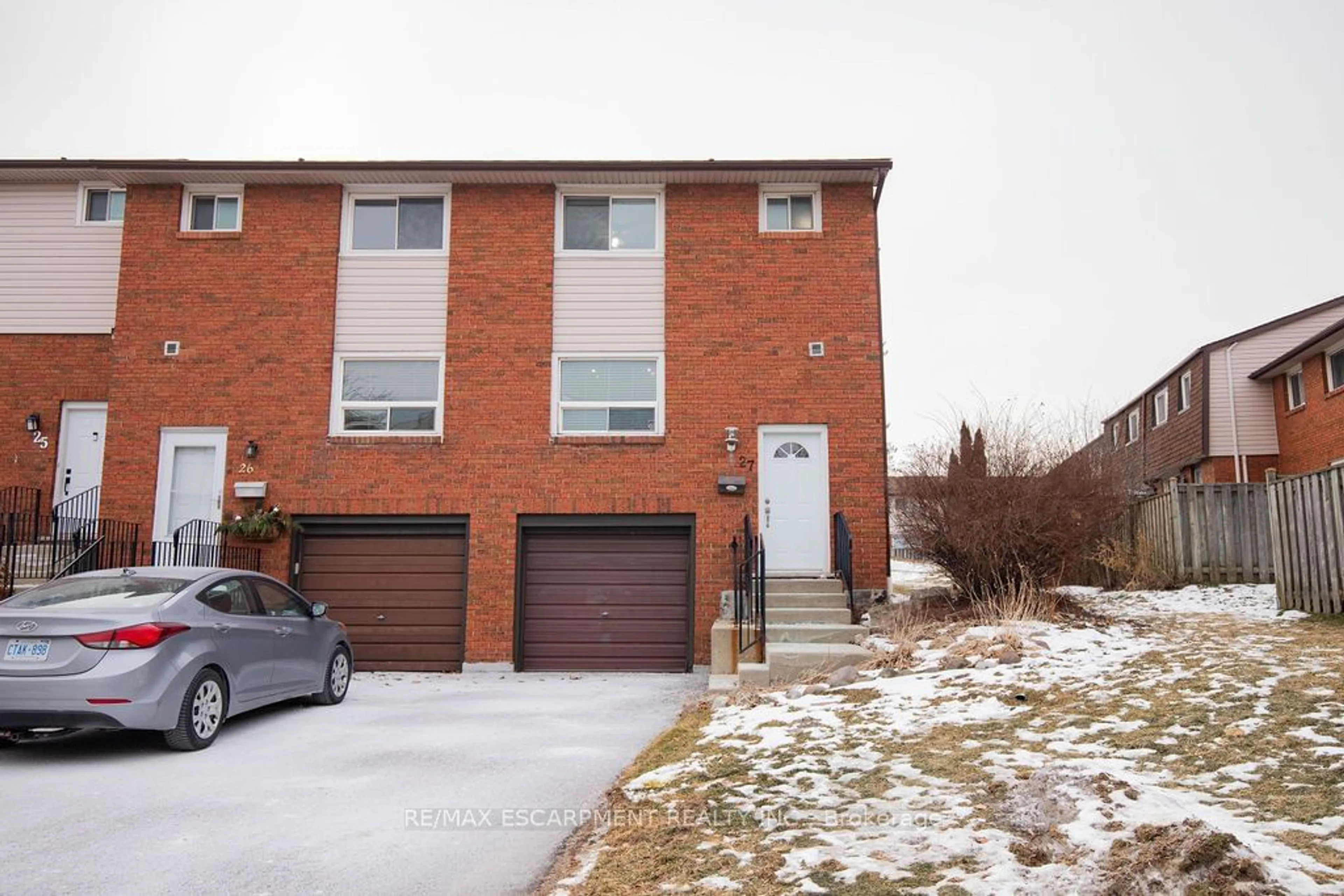 Home with brick exterior material, street for 90 Magnolia Dr #27, Hamilton Ontario L9C 6R9