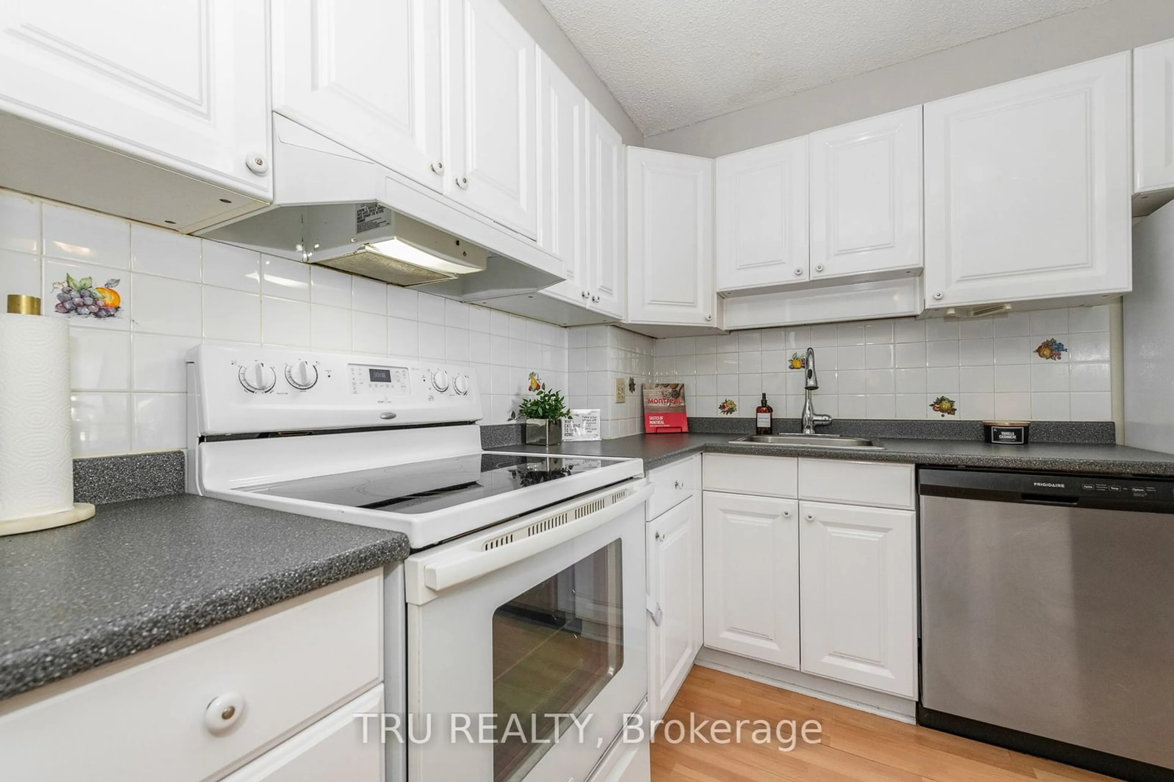 Standard kitchen, unknown for 415 GREENVIEW Ave #805, Britannia - Lincoln Heights and Area Ontario K2B 8G5