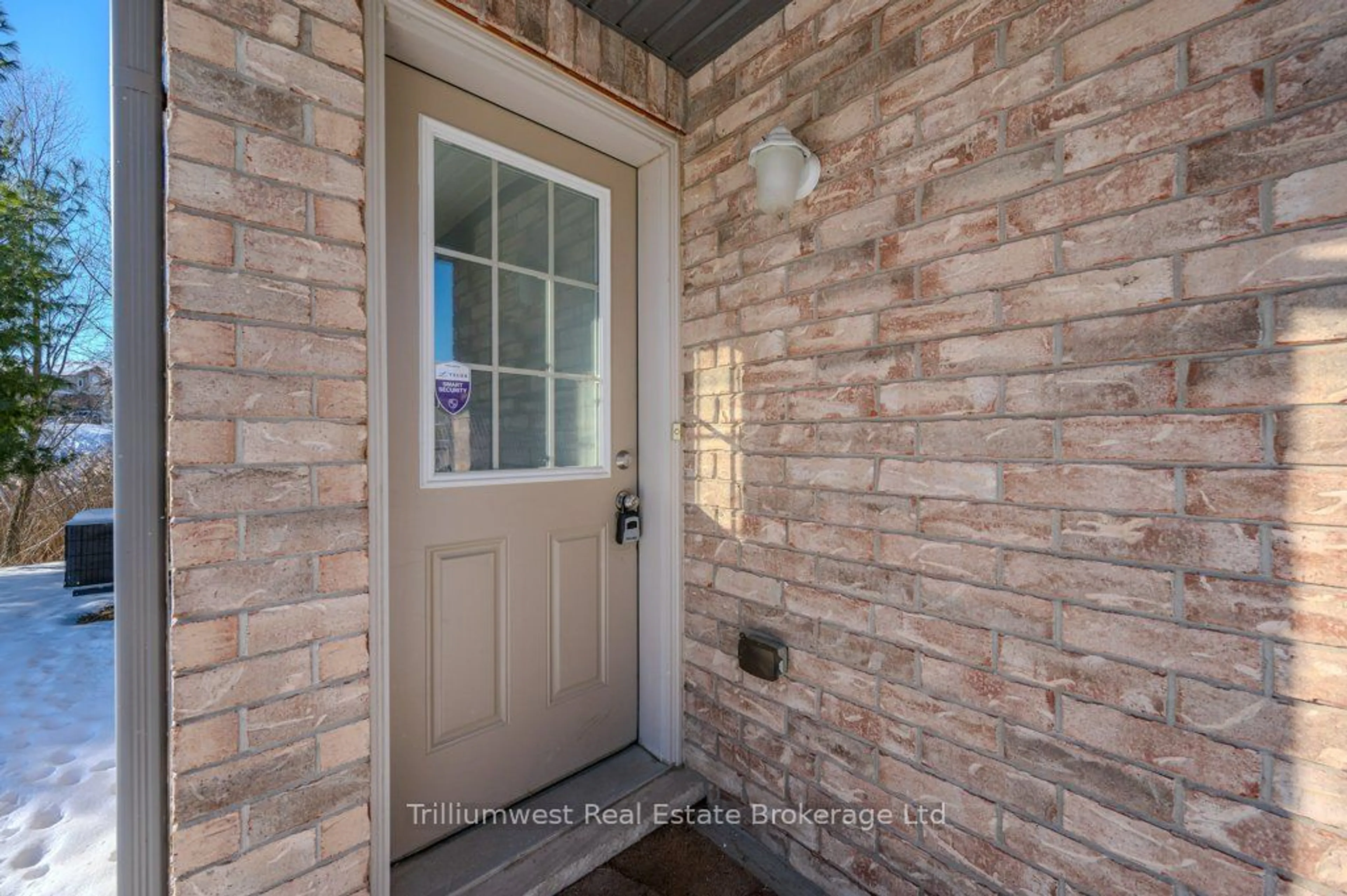 Indoor entryway for 285 Old Huron Rd #1, Kitchener Ontario N2R 0C4