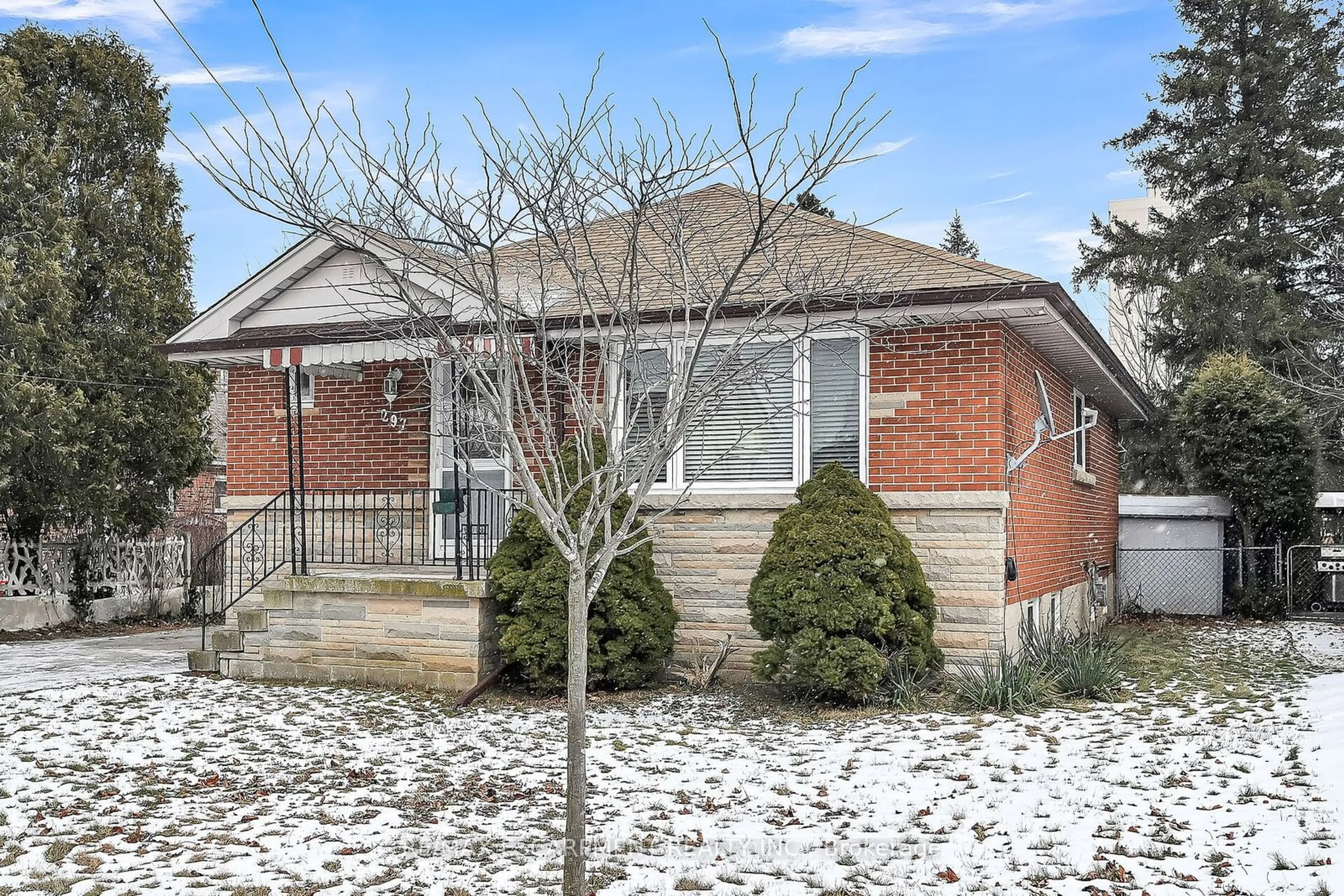 Home with brick exterior material, street for 297 East 36th St, Hamilton Ontario L8V 3Z7