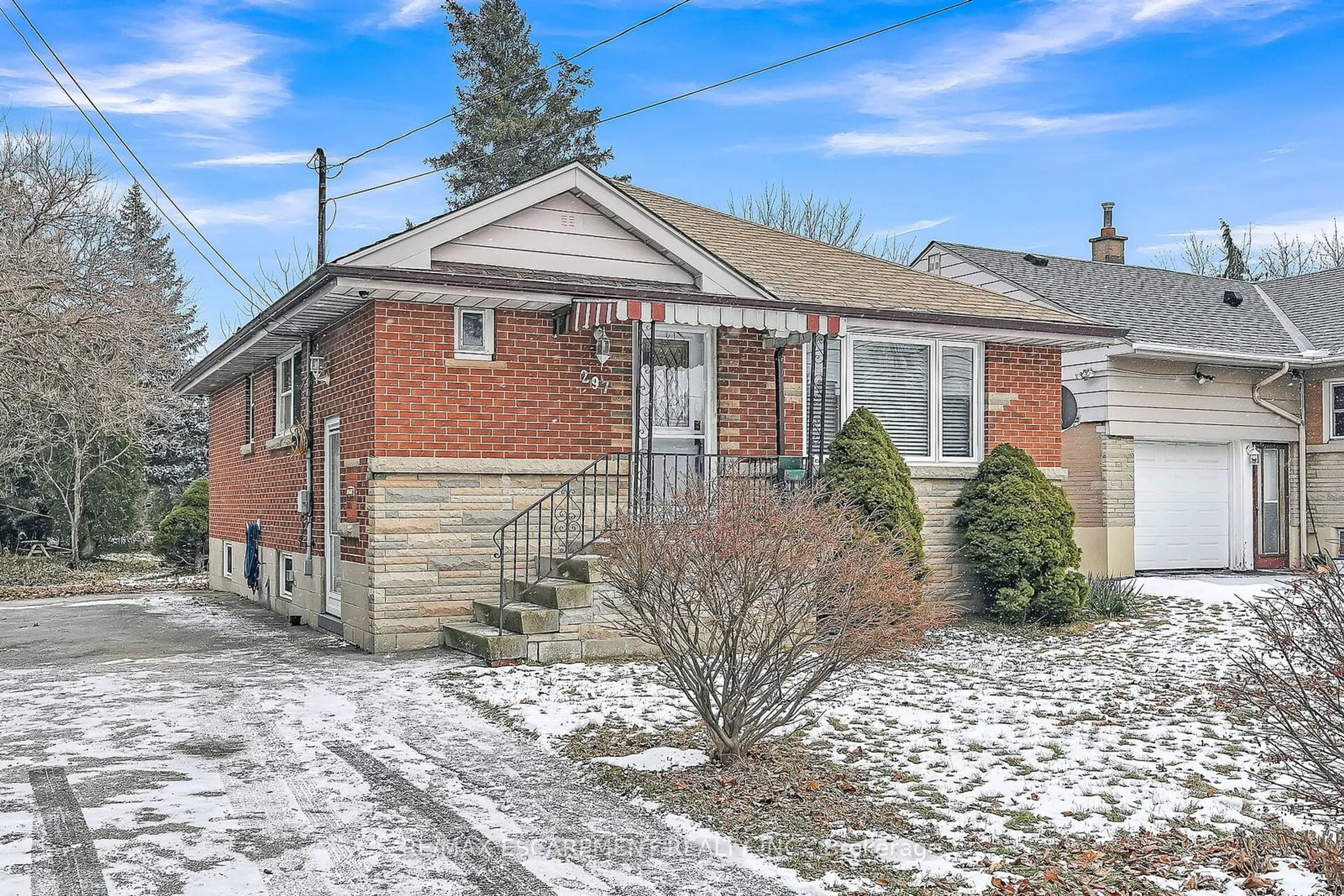 Home with brick exterior material, street for 297 East 36th St, Hamilton Ontario L8V 3Z7