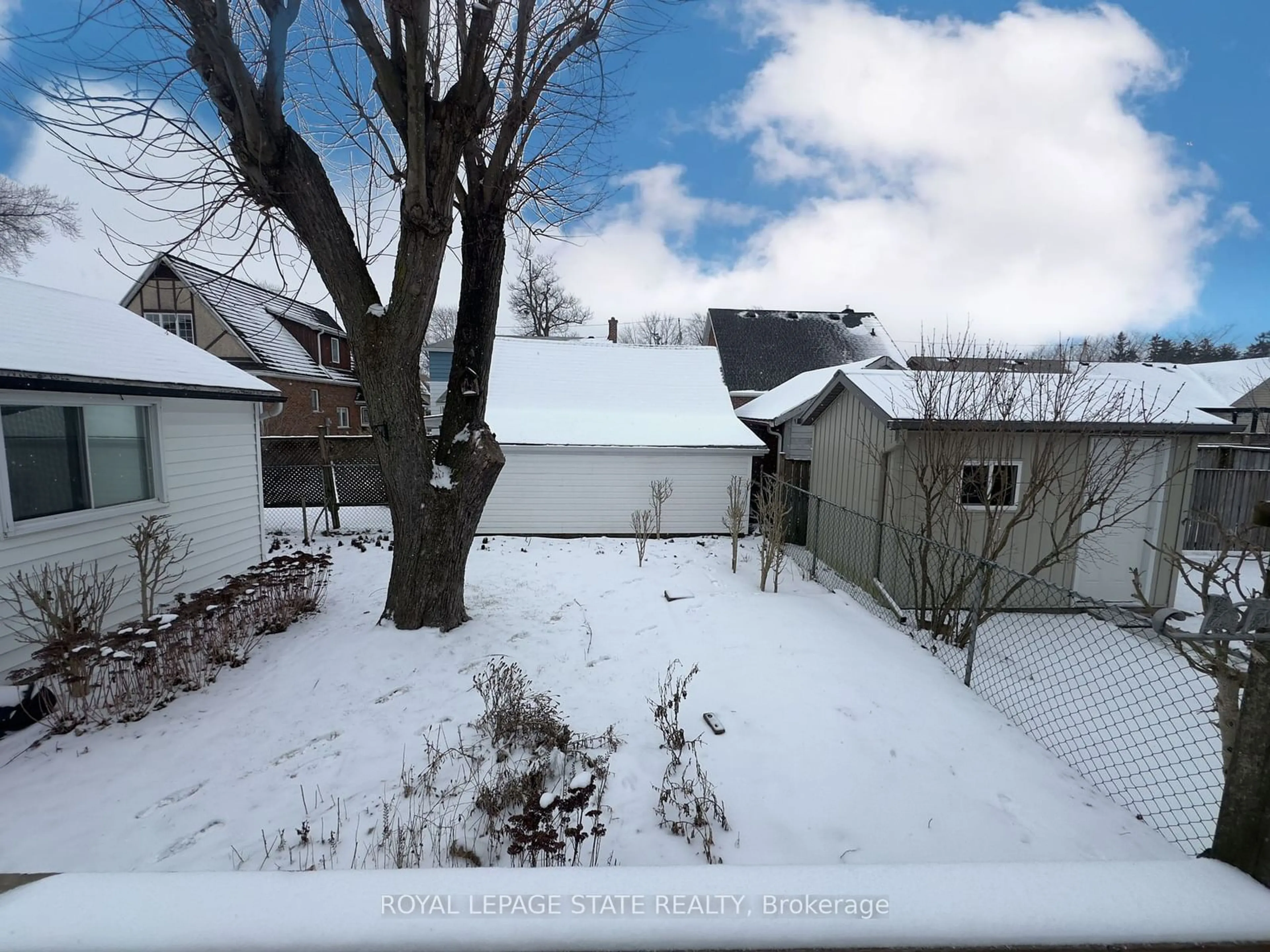 A pic from outside/outdoor area/front of a property/back of a property/a pic from drone, street for 415 Griffith St, Haldimand Ontario N1A 2P4