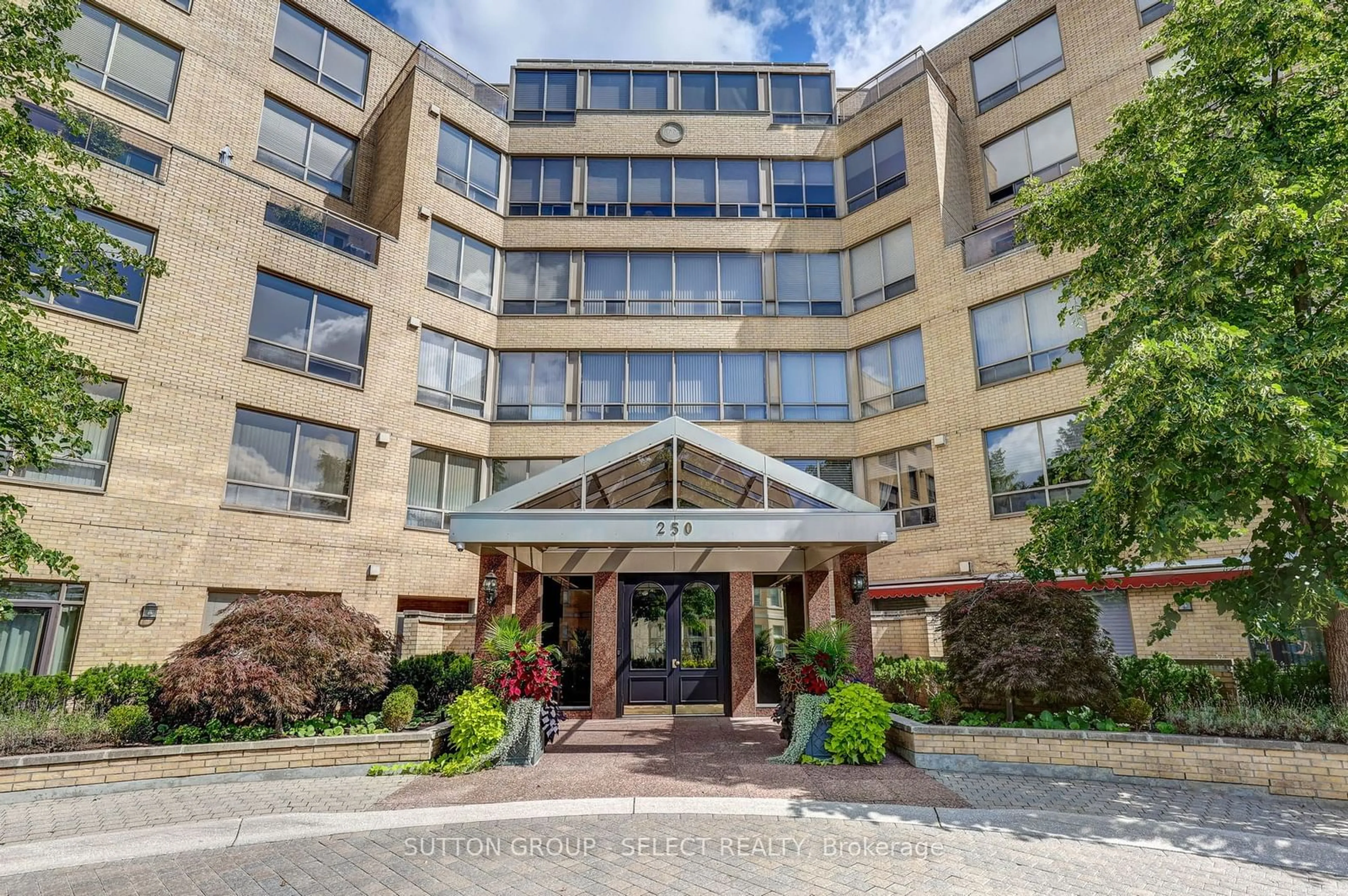 Indoor foyer for 250 Sydenham St #203, London Ontario N6A 5S1