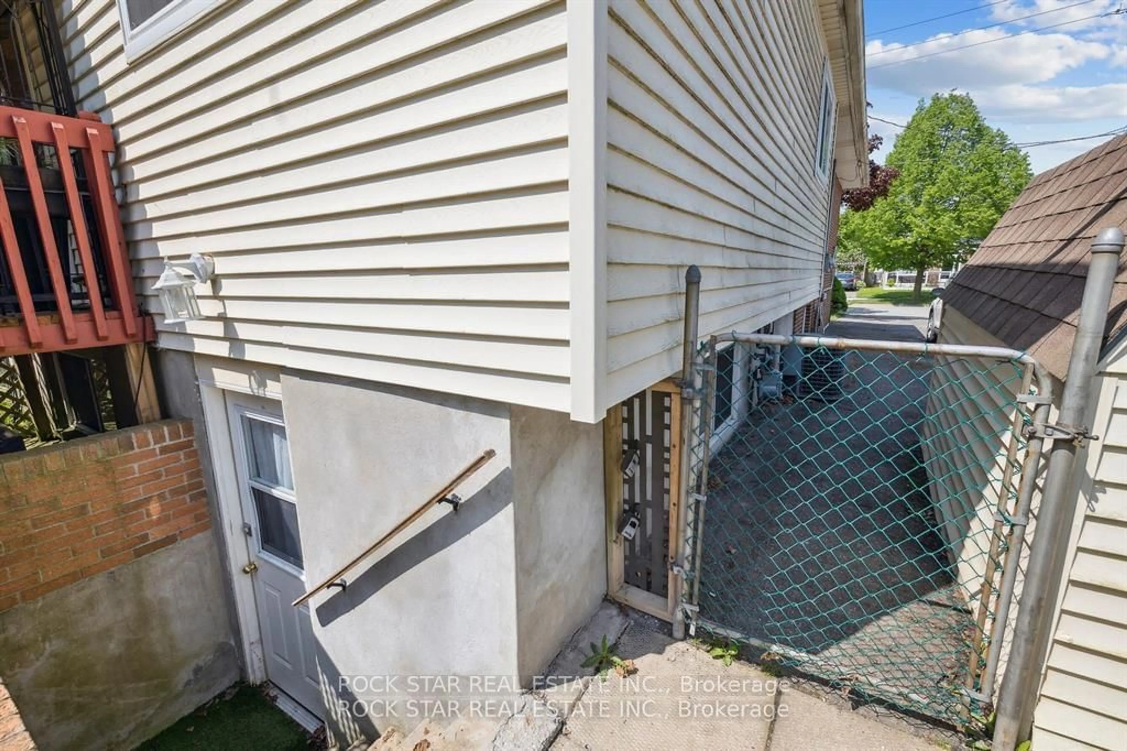 Unknown for 203 Commercial St #Lower, Welland Ontario L3B 5Z5