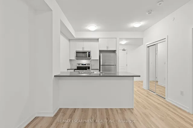 Additional property image - 460 Dundas St Unit 422