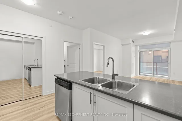 Additional property image - 460 Dundas St Unit 422