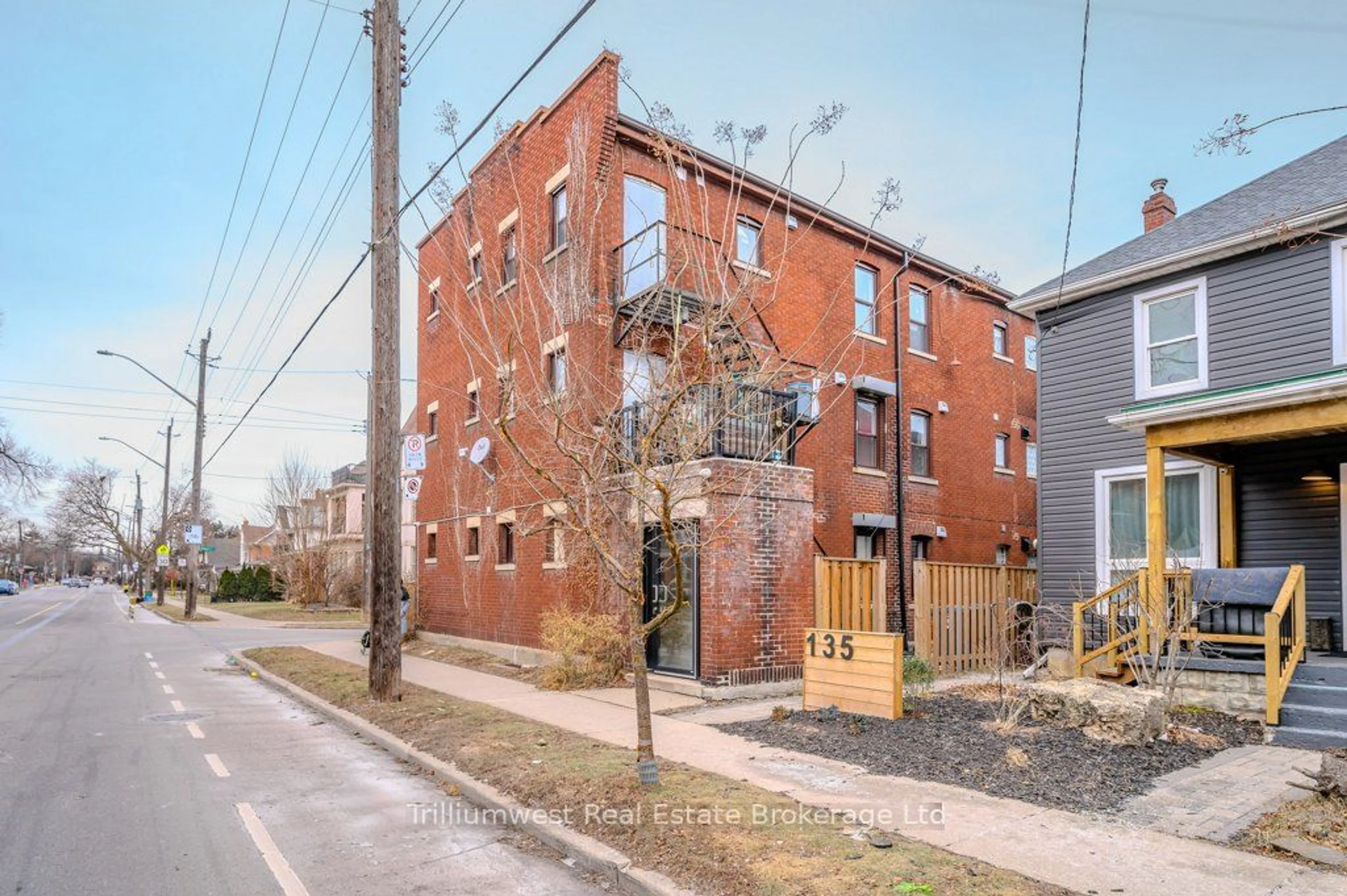 Home with brick exterior material, street for 41 Albert St, Hamilton Ontario L8M 2Y1