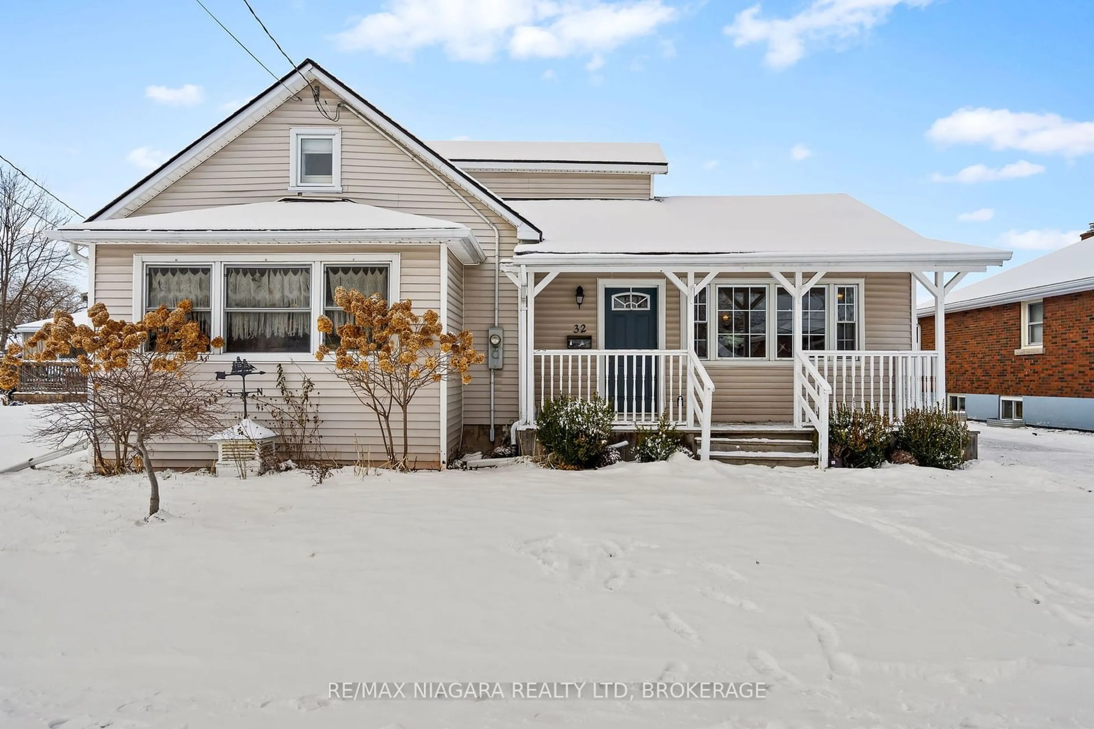 Home with vinyl exterior material, street for 32 Clarke St, Port Colborne Ontario L3K 2G1