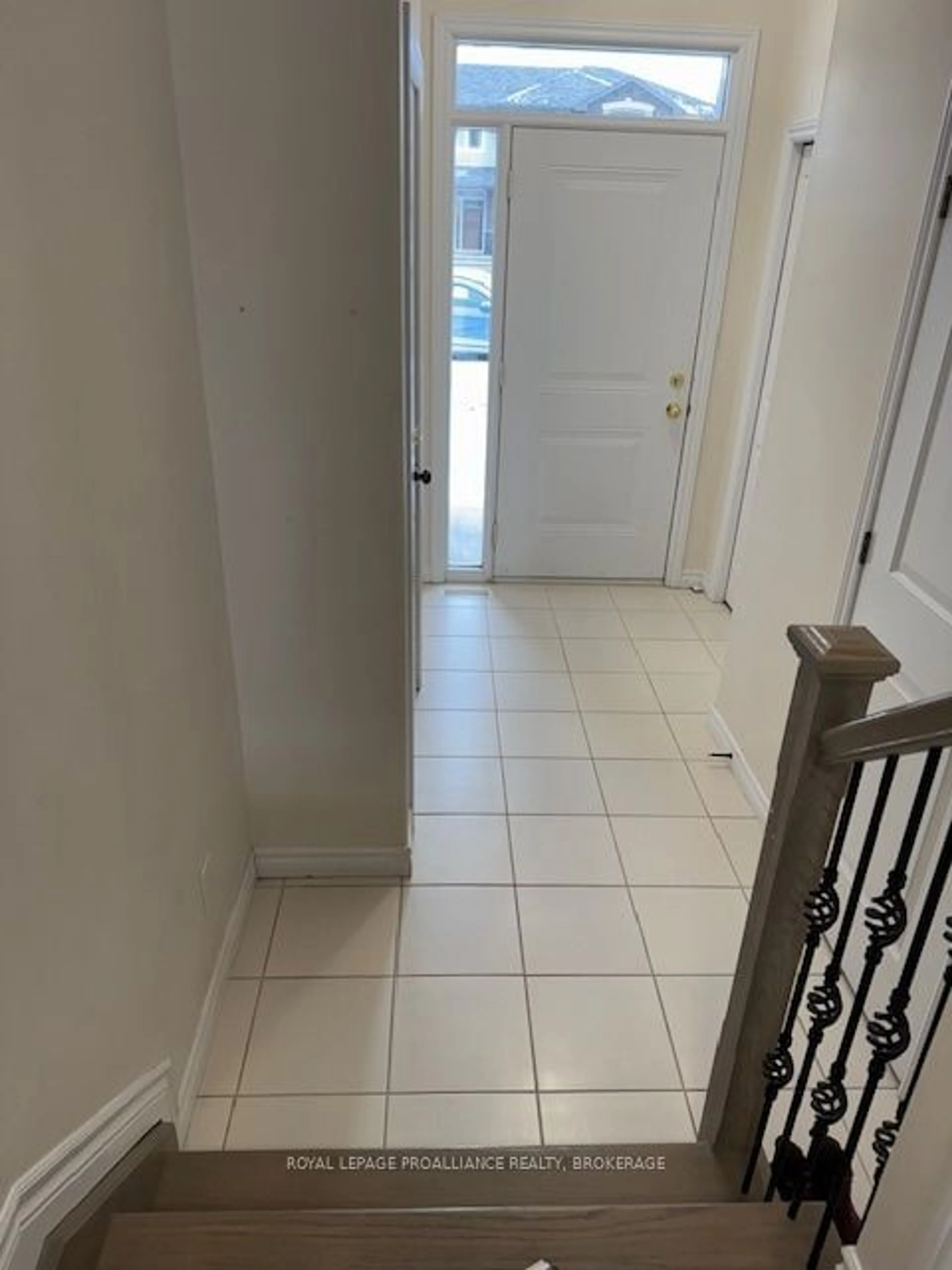 Indoor entryway for 1458 Monarch Dr, Kingston Ontario K7P 0R8