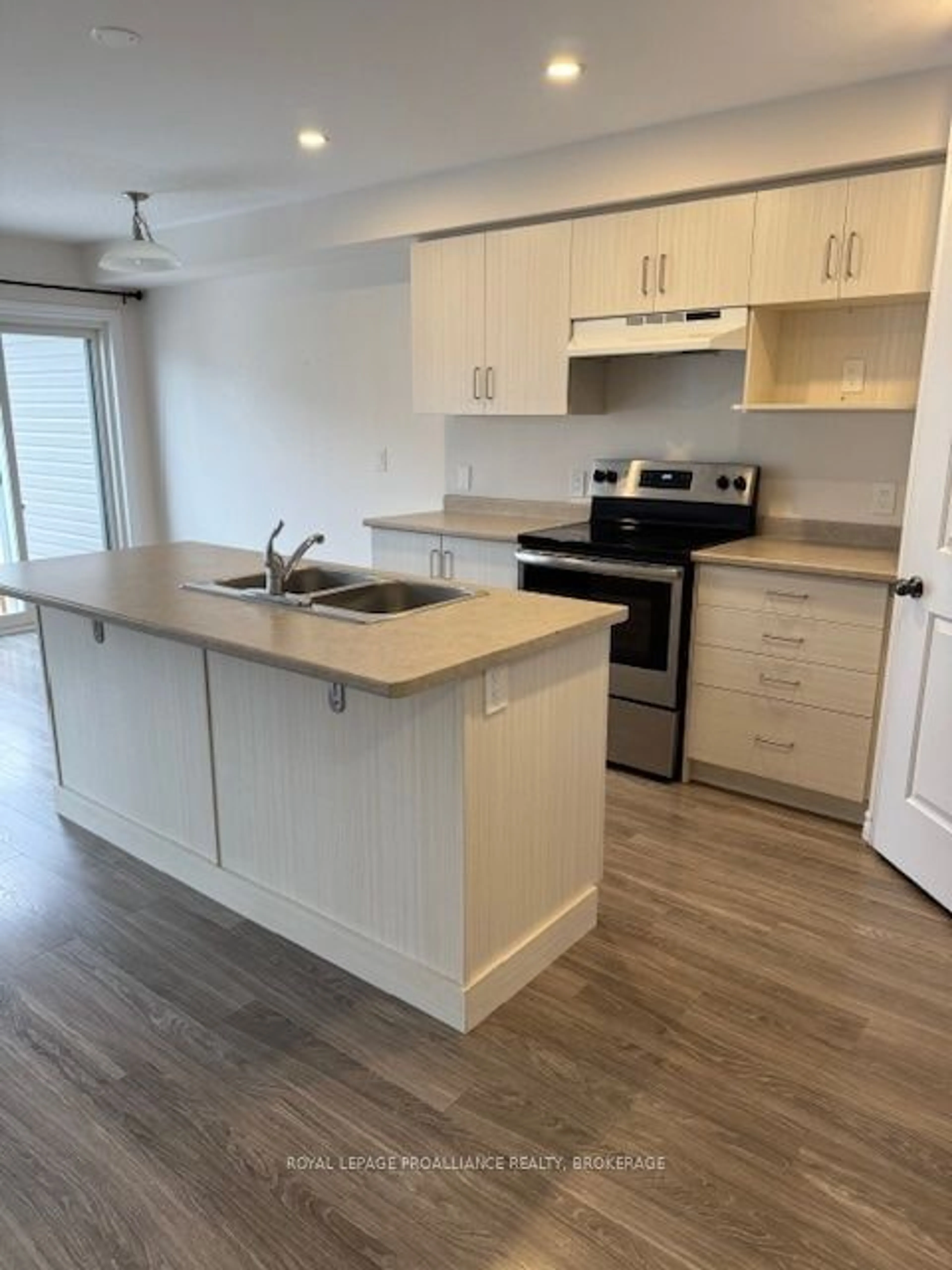 Open concept kitchen, unknown for 1458 Monarch Dr, Kingston Ontario K7P 0R8