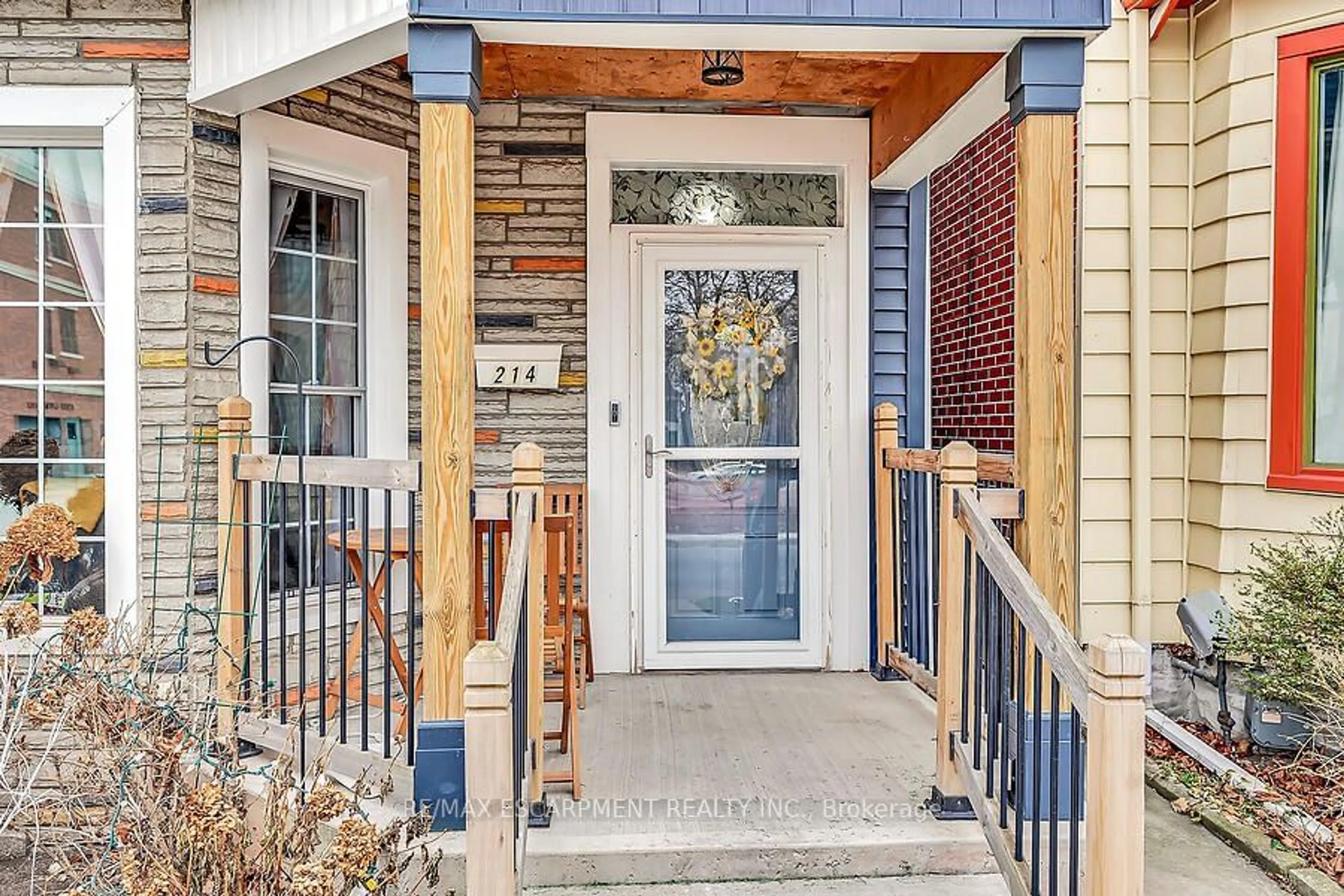 Indoor entryway for 214 East Ave, Hamilton Ontario L8L 5J3