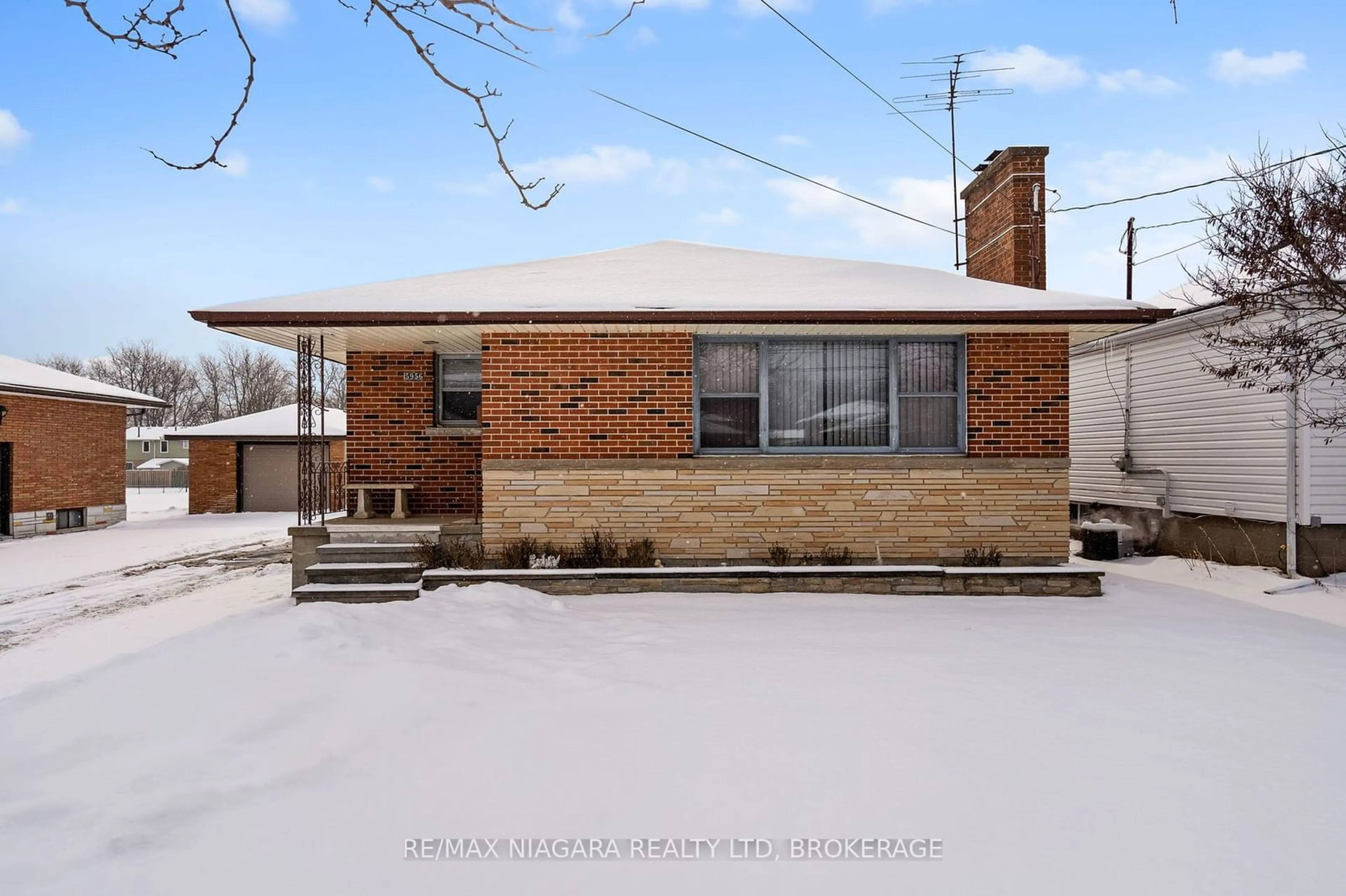 Home with brick exterior material, street for 5956 CHURCH`S Lane, Niagara Falls Ontario L2J 1Y7