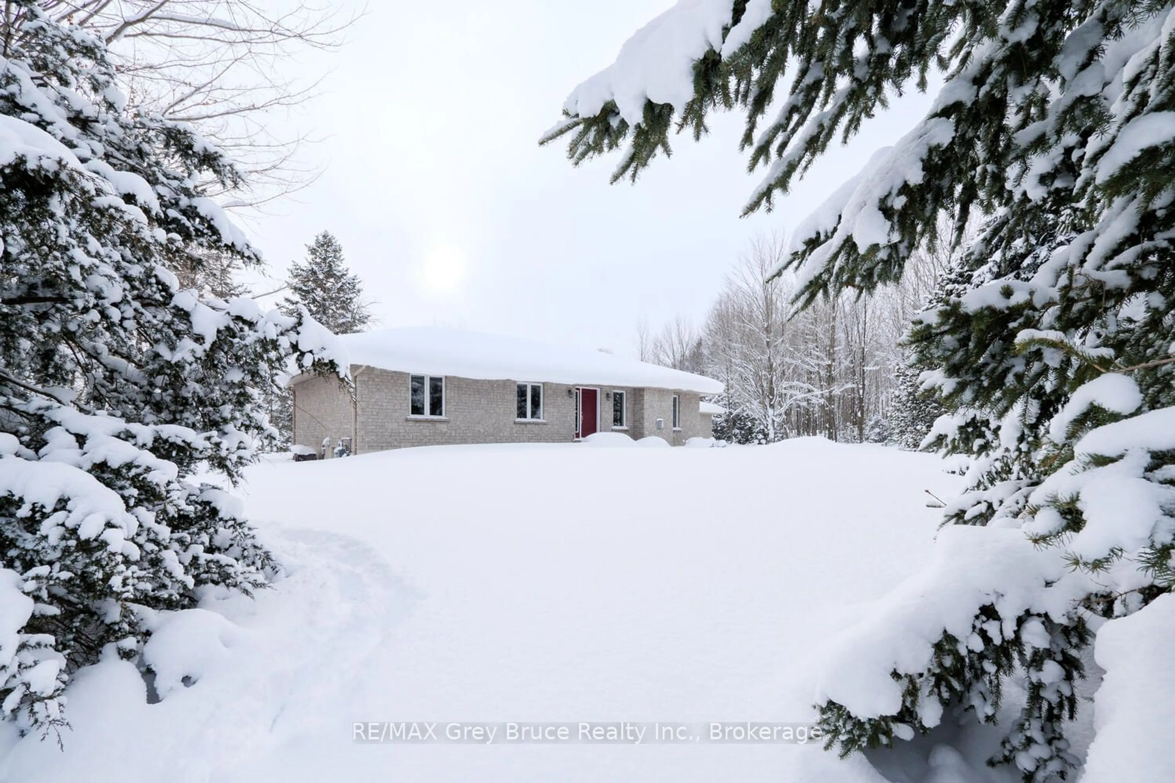 A pic from outside/outdoor area/front of a property/back of a property/a pic from drone, mountain view for 109 Alexandria St St, Georgian Bluffs Ontario N0H 1S0