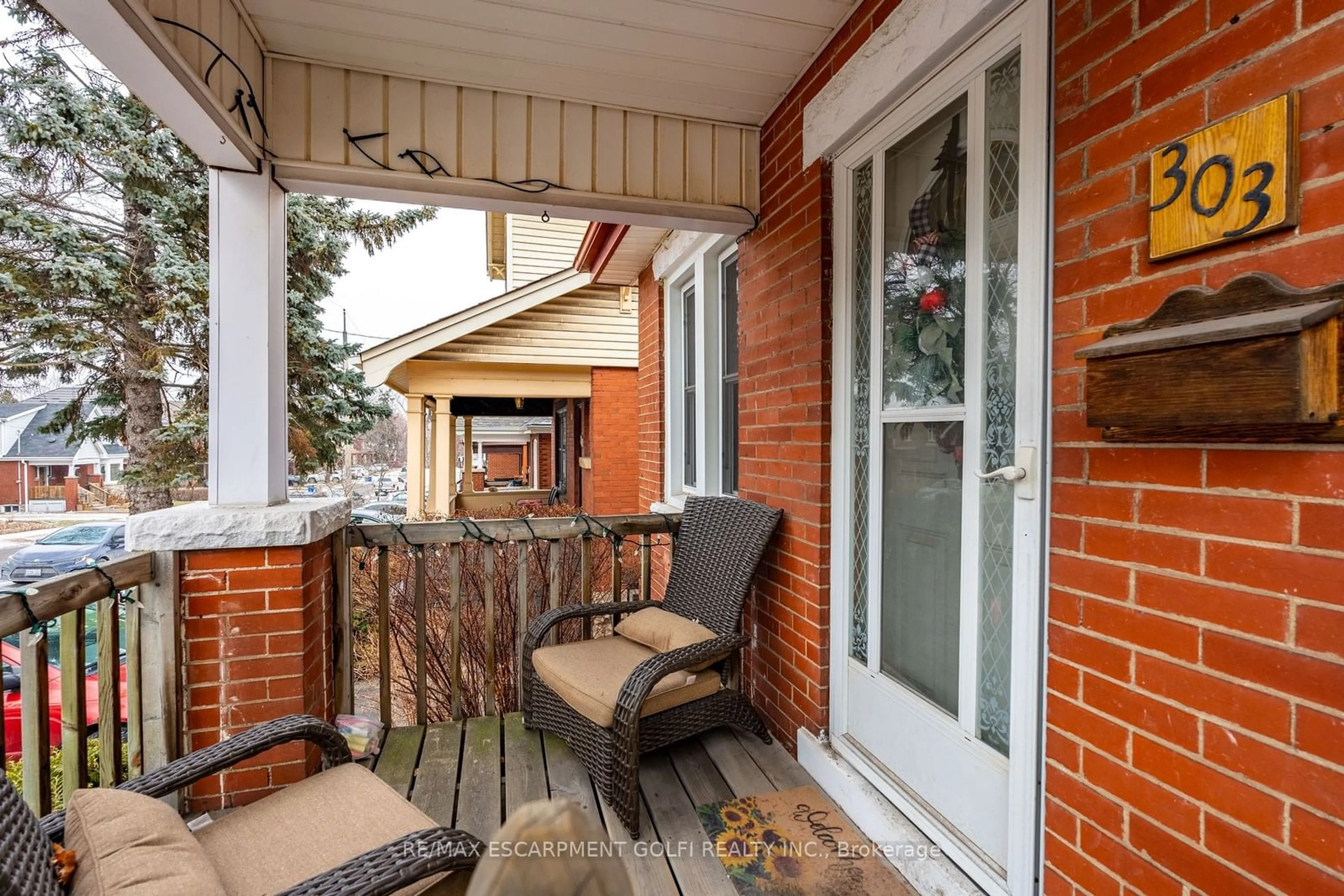 Patio, street for 303 HOUGHTON Ave, Hamilton Ontario L8K 2N4