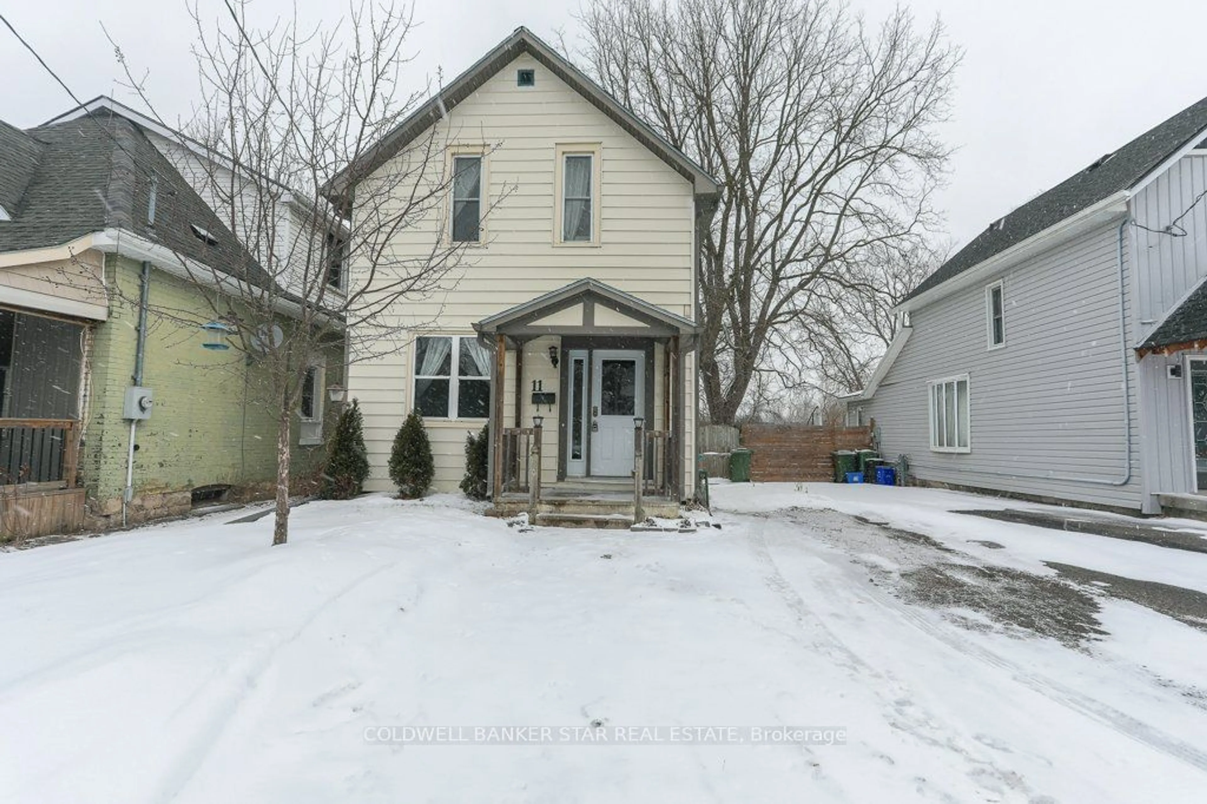 A pic from outside/outdoor area/front of a property/back of a property/a pic from drone, street for 11 Omemee St, St. Thomas Ontario N5P 1V8