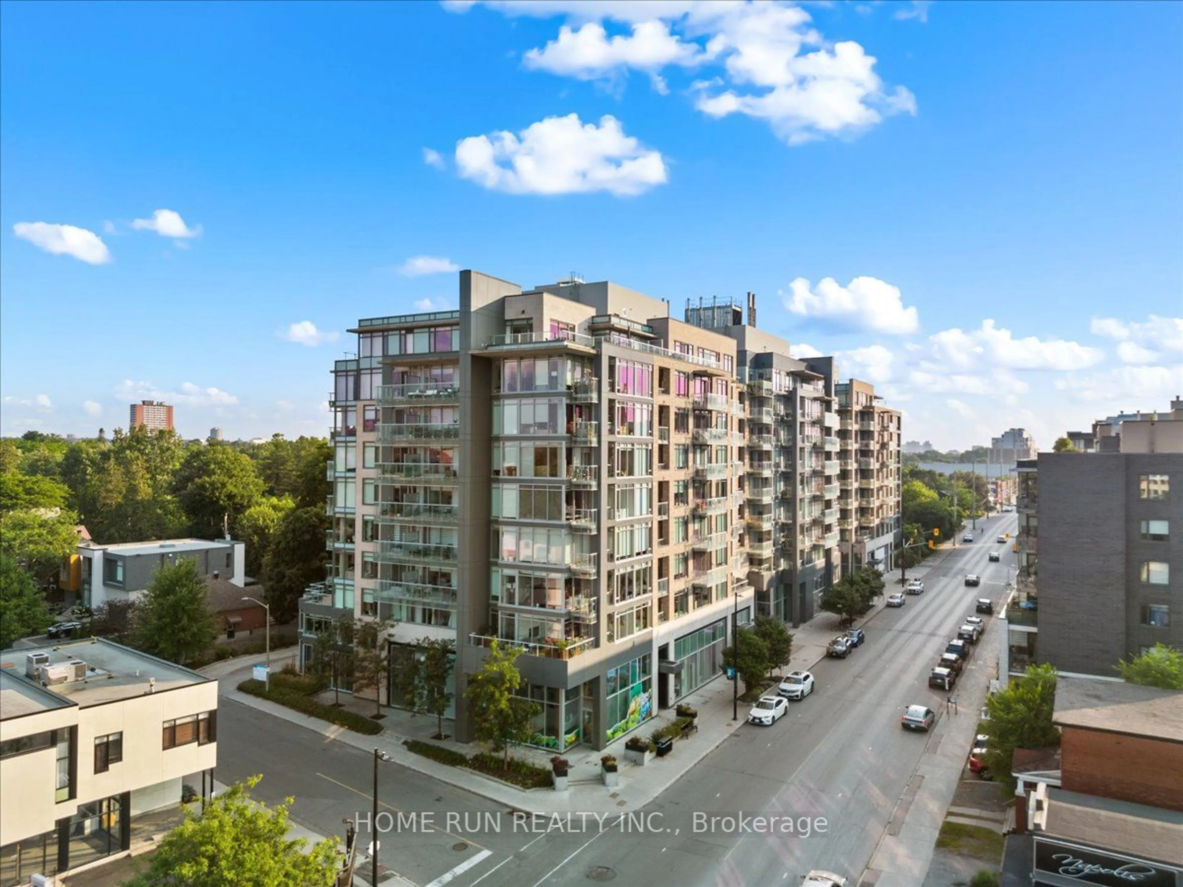 A pic from outside/outdoor area/front of a property/back of a property/a pic from drone, city buildings view from balcony for 108 RICHMOND Rd #608, Westboro - Hampton Park Ontario K1Z 0B3