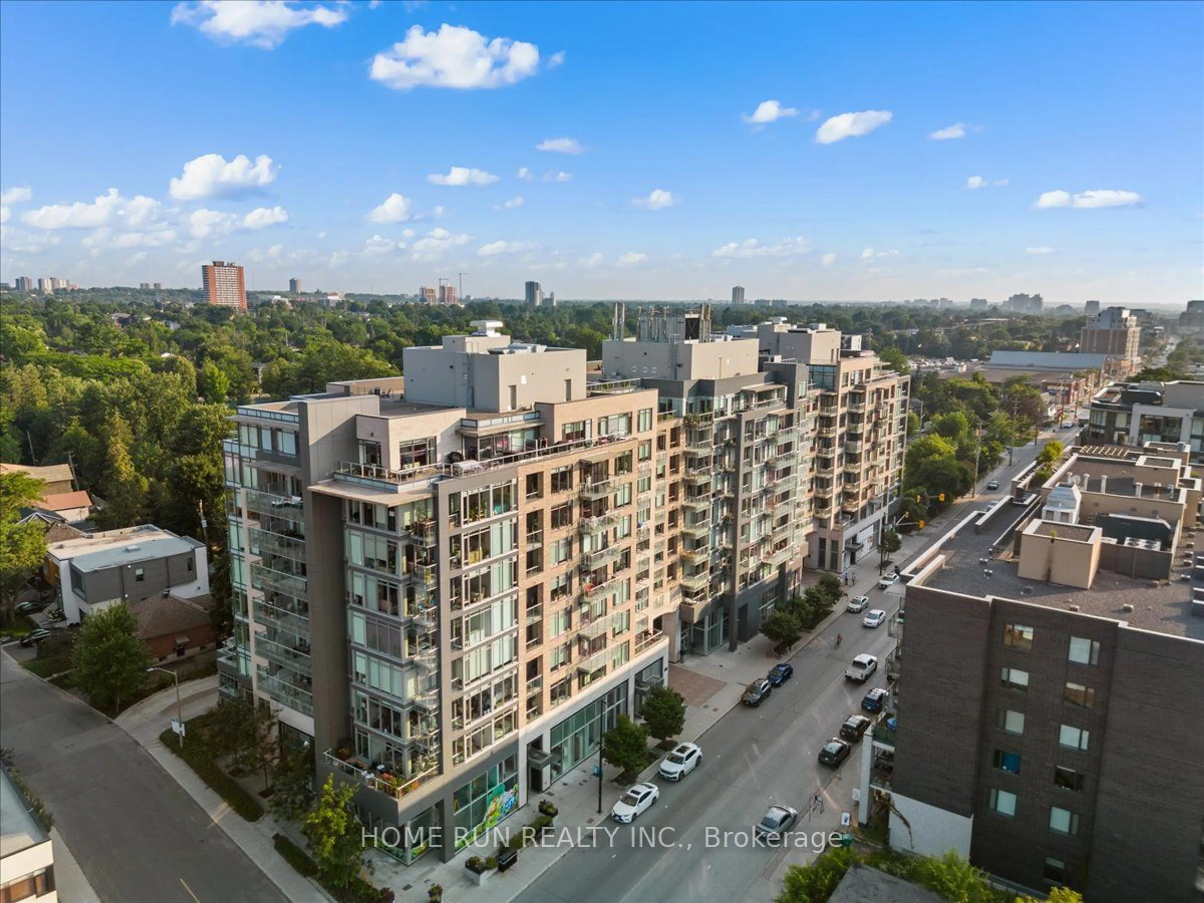 A pic from outside/outdoor area/front of a property/back of a property/a pic from drone, city buildings view from balcony for 108 RICHMOND Rd #608, Westboro - Hampton Park Ontario K1Z 0B3