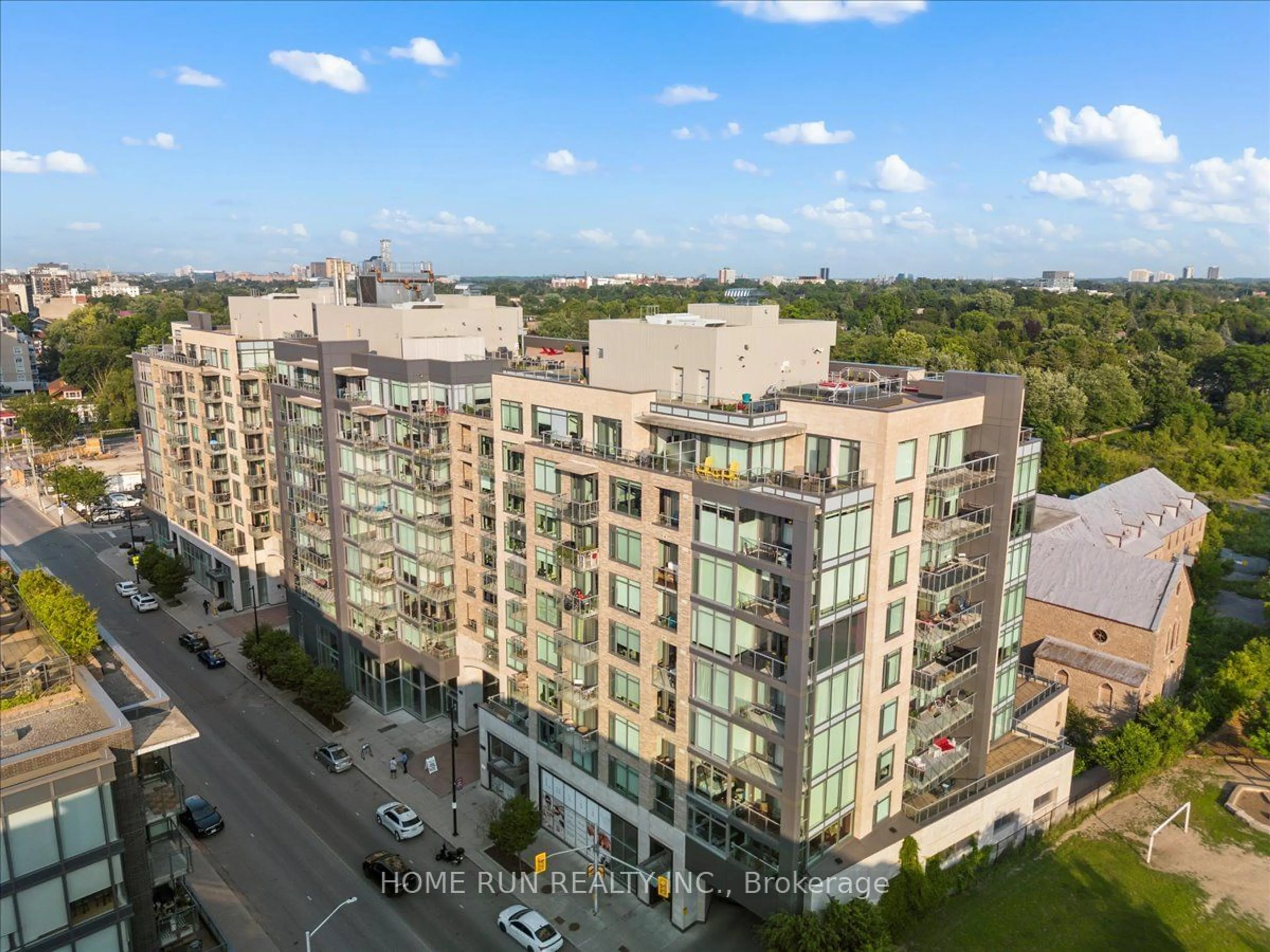 A pic from outside/outdoor area/front of a property/back of a property/a pic from drone, city buildings view from balcony for 108 RICHMOND Rd #608, Westboro - Hampton Park Ontario K1Z 0B3