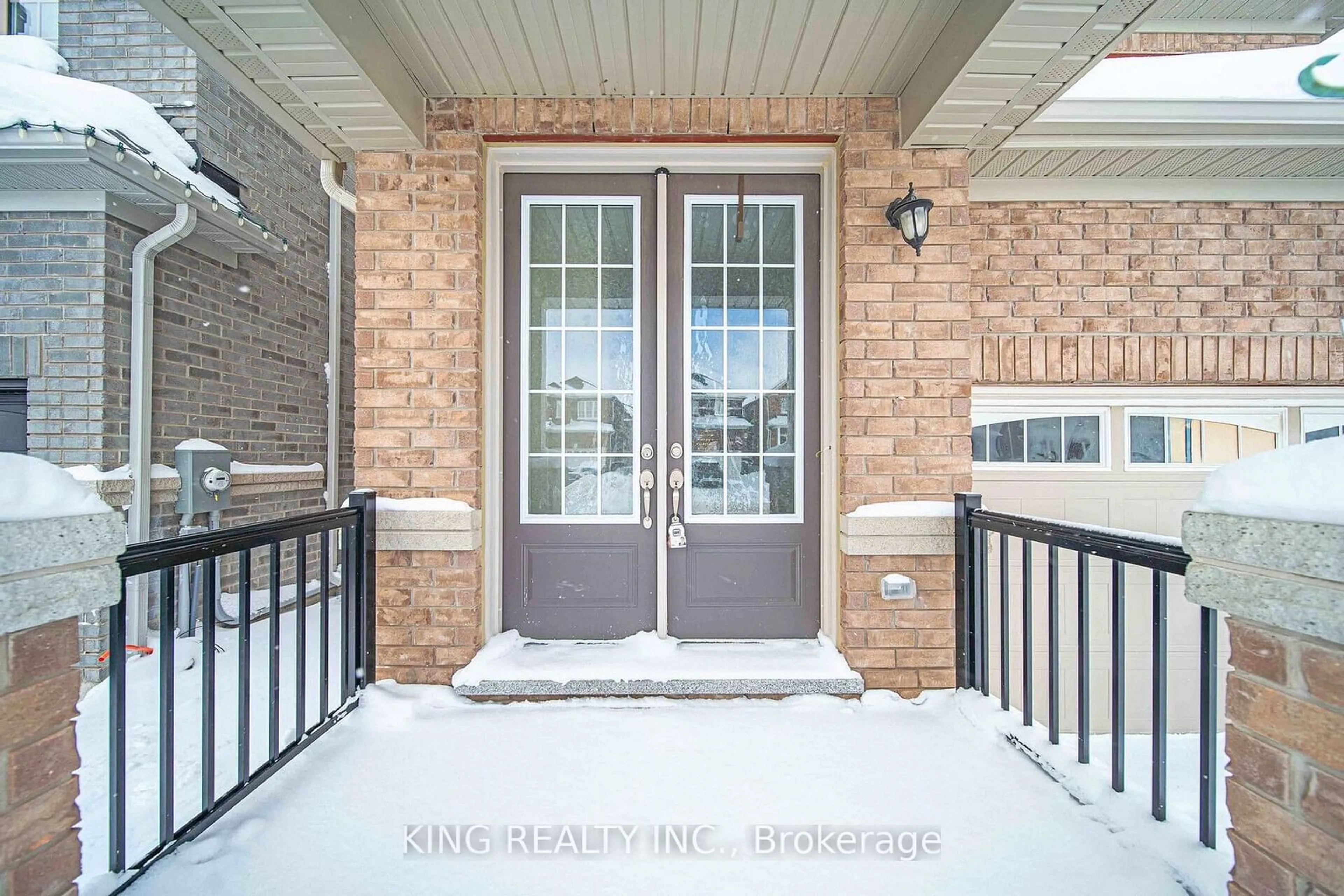 Indoor entryway for 264 Russell St, Southgate Ontario N0C 1B0