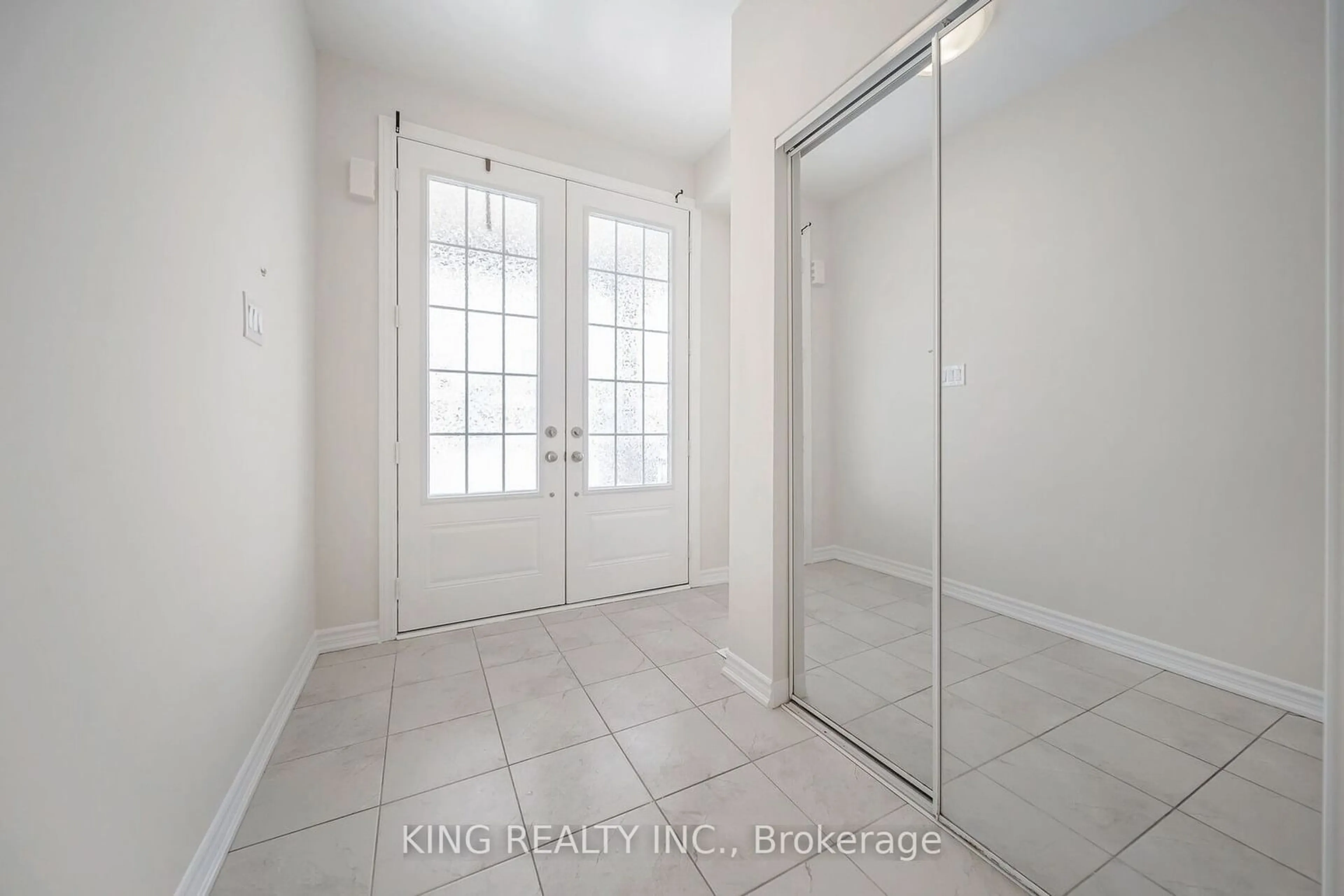 Indoor entryway for 264 Russell St, Southgate Ontario N0C 1B0