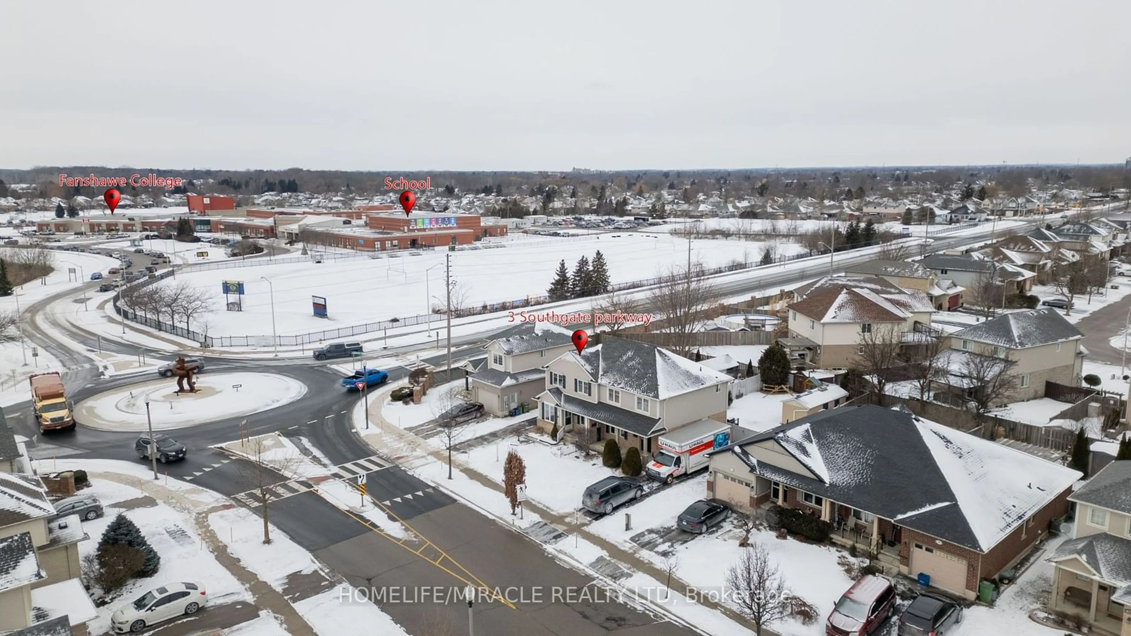 A pic from outside/outdoor area/front of a property/back of a property/a pic from drone, street for 3 Southgate Pkwy, St. Thomas Ontario N5R 6M1