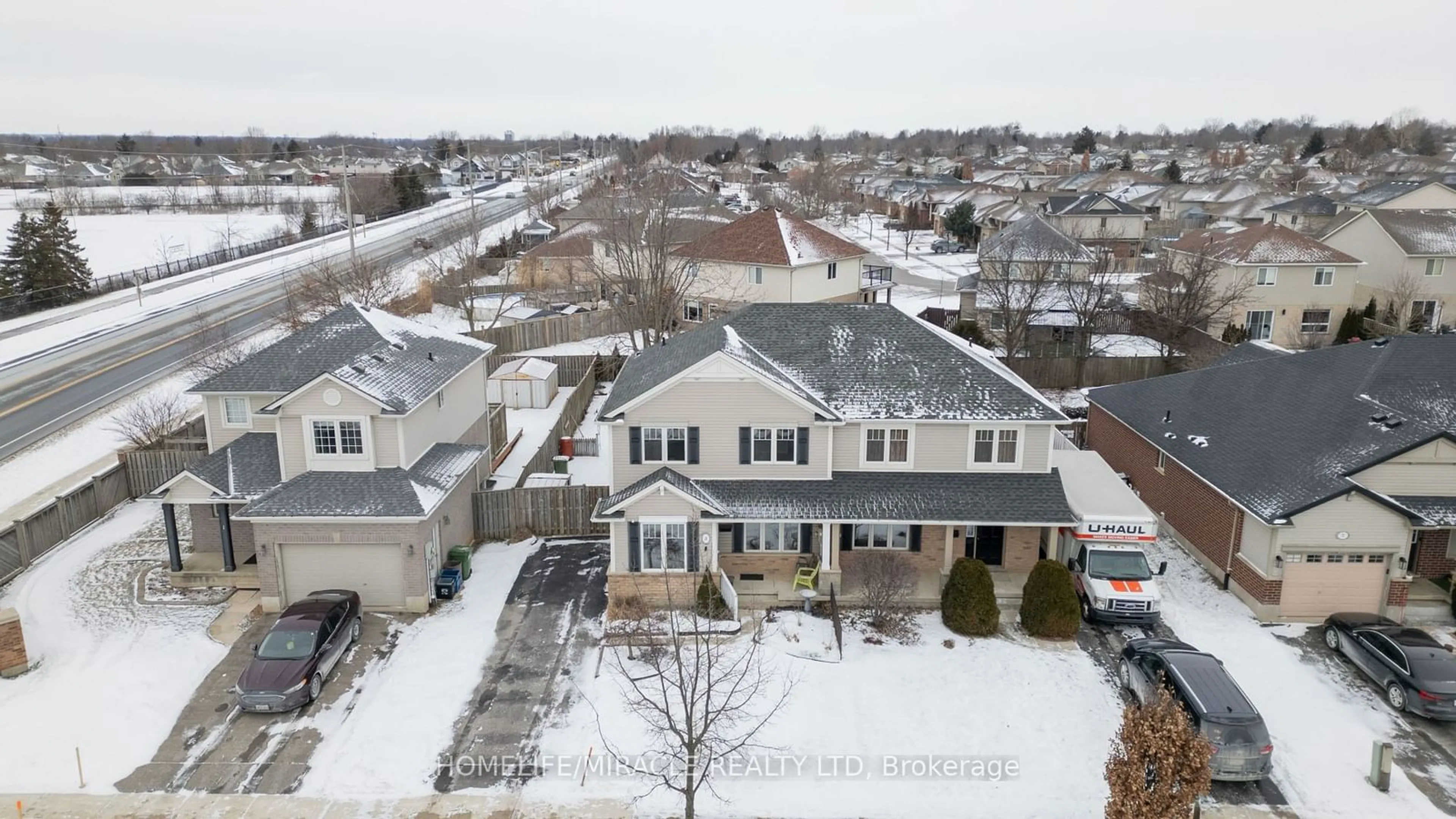 A pic from outside/outdoor area/front of a property/back of a property/a pic from drone, street for 3 Southgate Pkwy, St. Thomas Ontario N5R 6M1