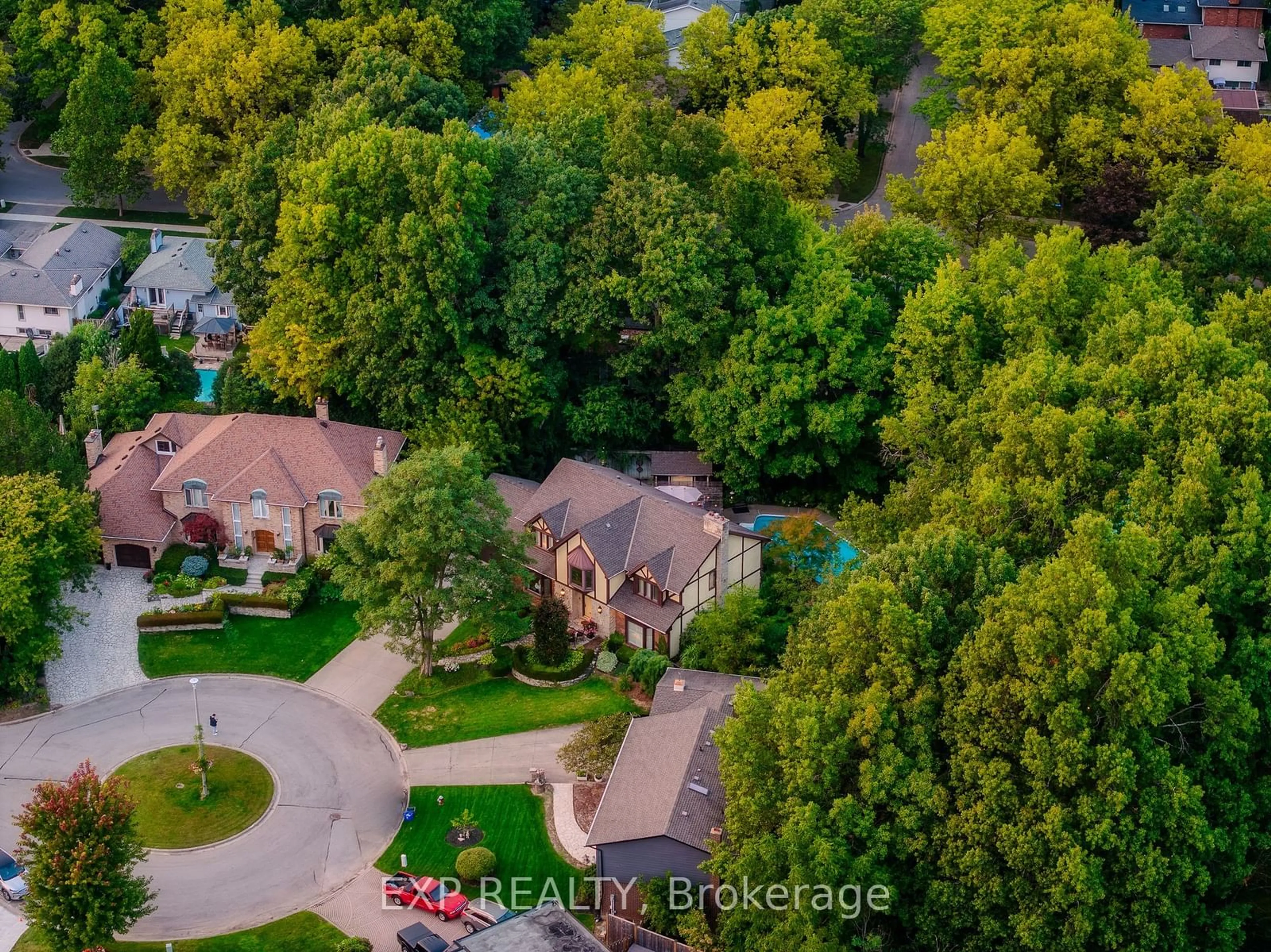 A pic from outside/outdoor area/front of a property/back of a property/a pic from drone, street for 7091 Mount Forest Lane, Niagara Falls Ontario L2J 3Z3