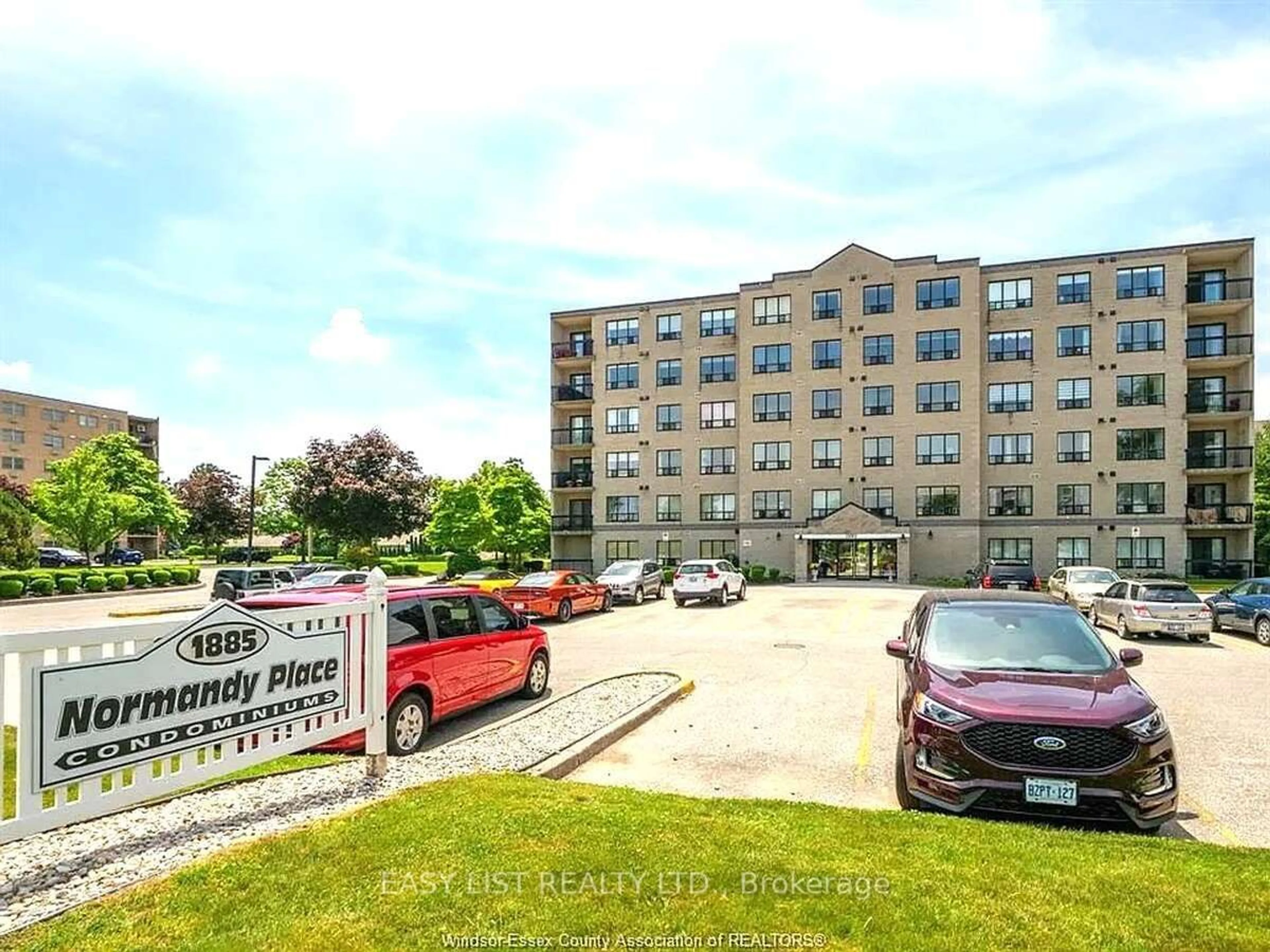 A pic from outside/outdoor area/front of a property/back of a property/a pic from drone, building for 1885 Normandy St #104, LaSalle Ontario N9H 1P9