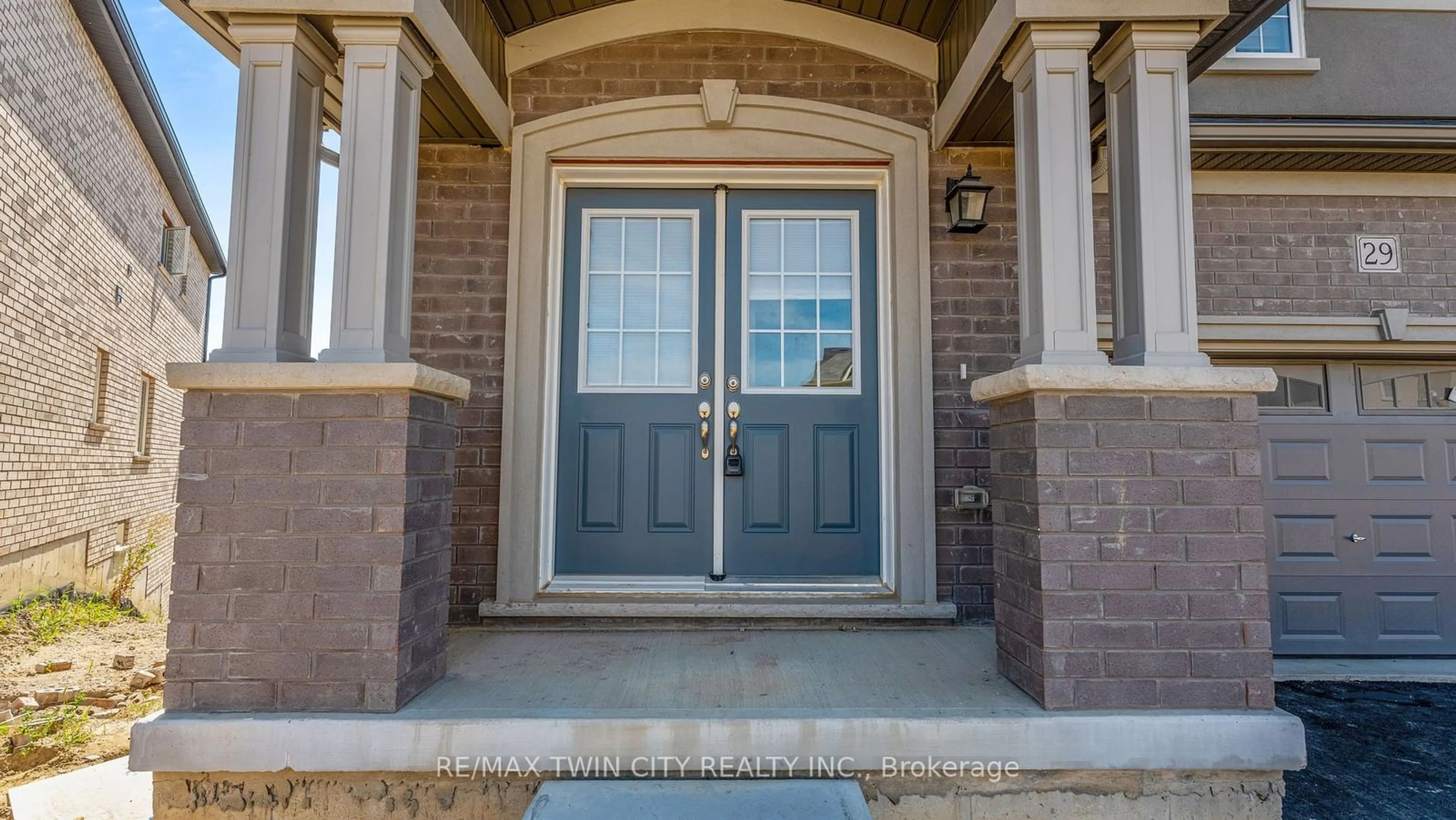 Indoor entryway for 29 Stokes Rd, Brant Ontario N3L 0L9