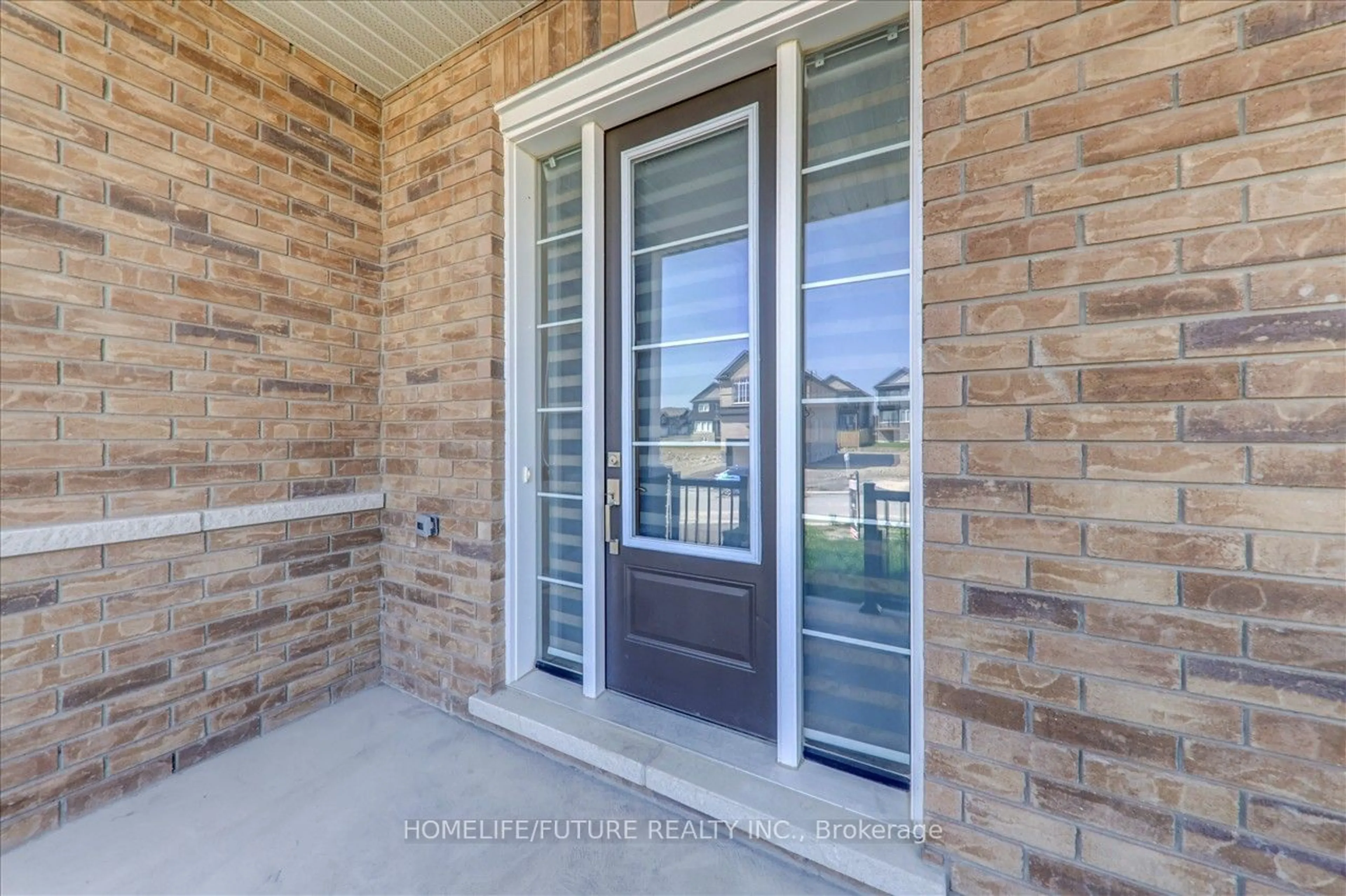 Indoor entryway for 239 O'Neil St, Peterborough Ontario K9K 0H8