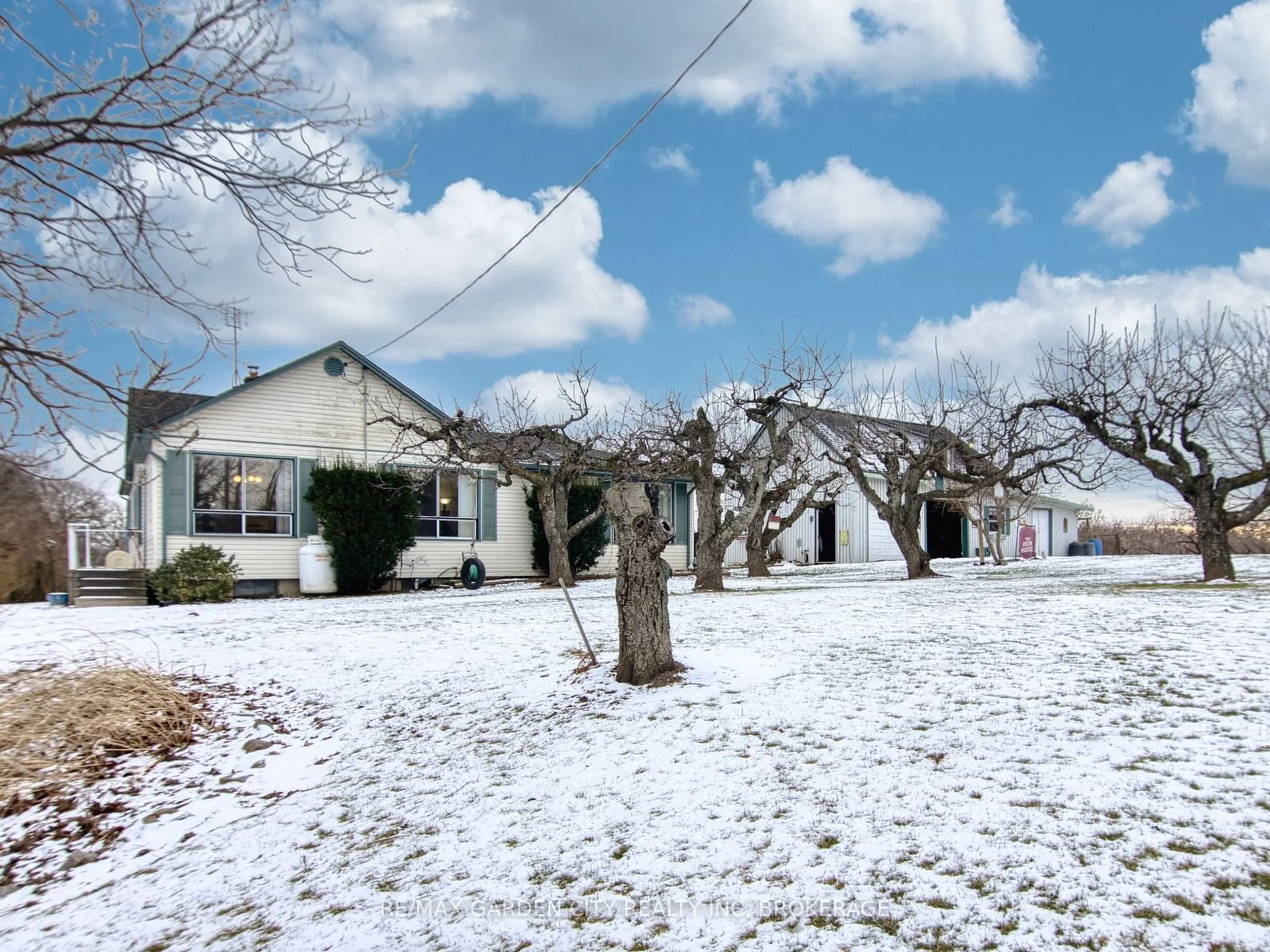 A pic from outside/outdoor area/front of a property/back of a property/a pic from drone, street for 343 Church Rd, Niagara-on-the-Lake Ontario L0S 1J0