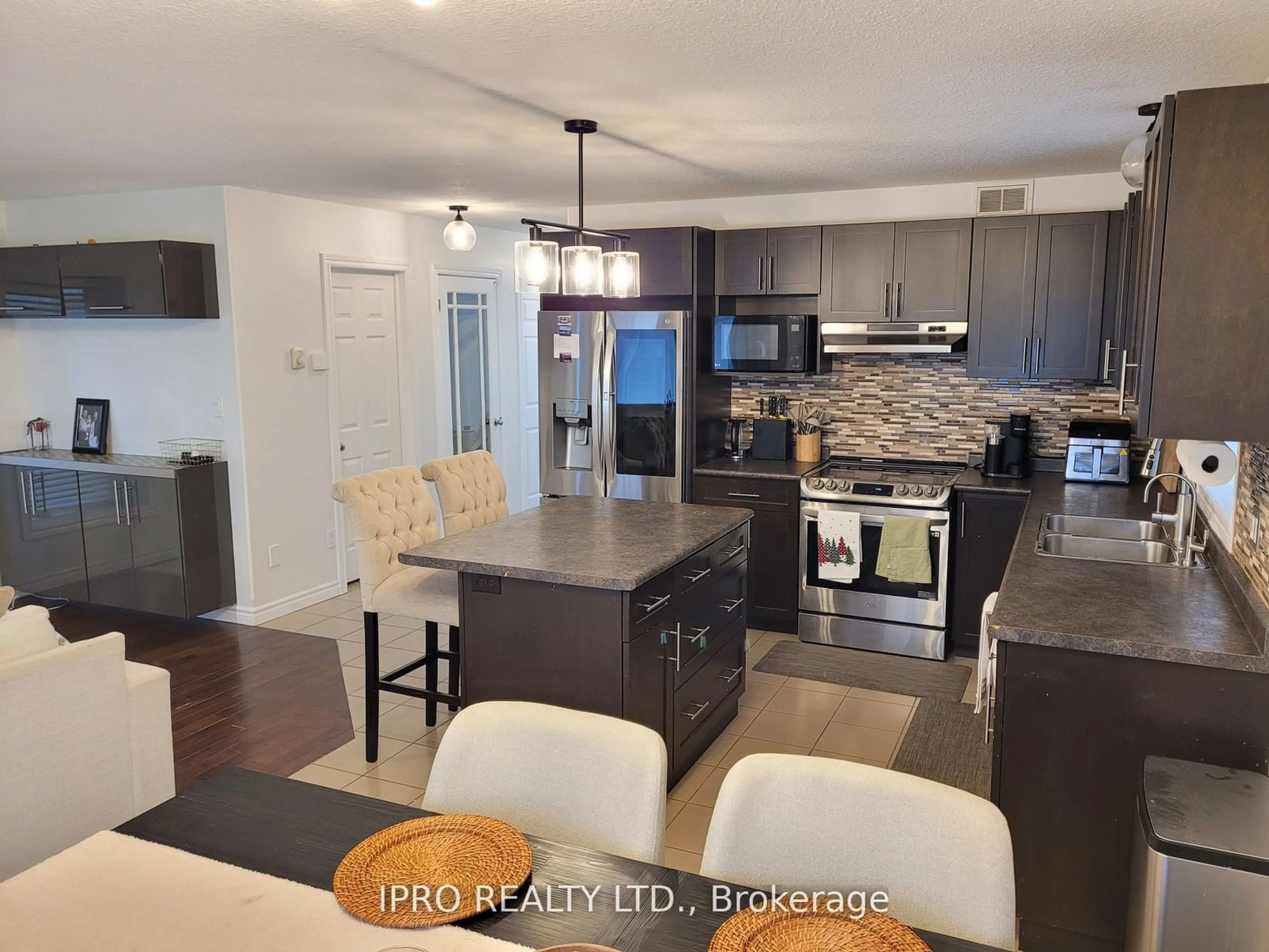 Open concept kitchen, ceramic/tile floor for 153 Winders Tr, Ingersoll Ontario N5C 0A7