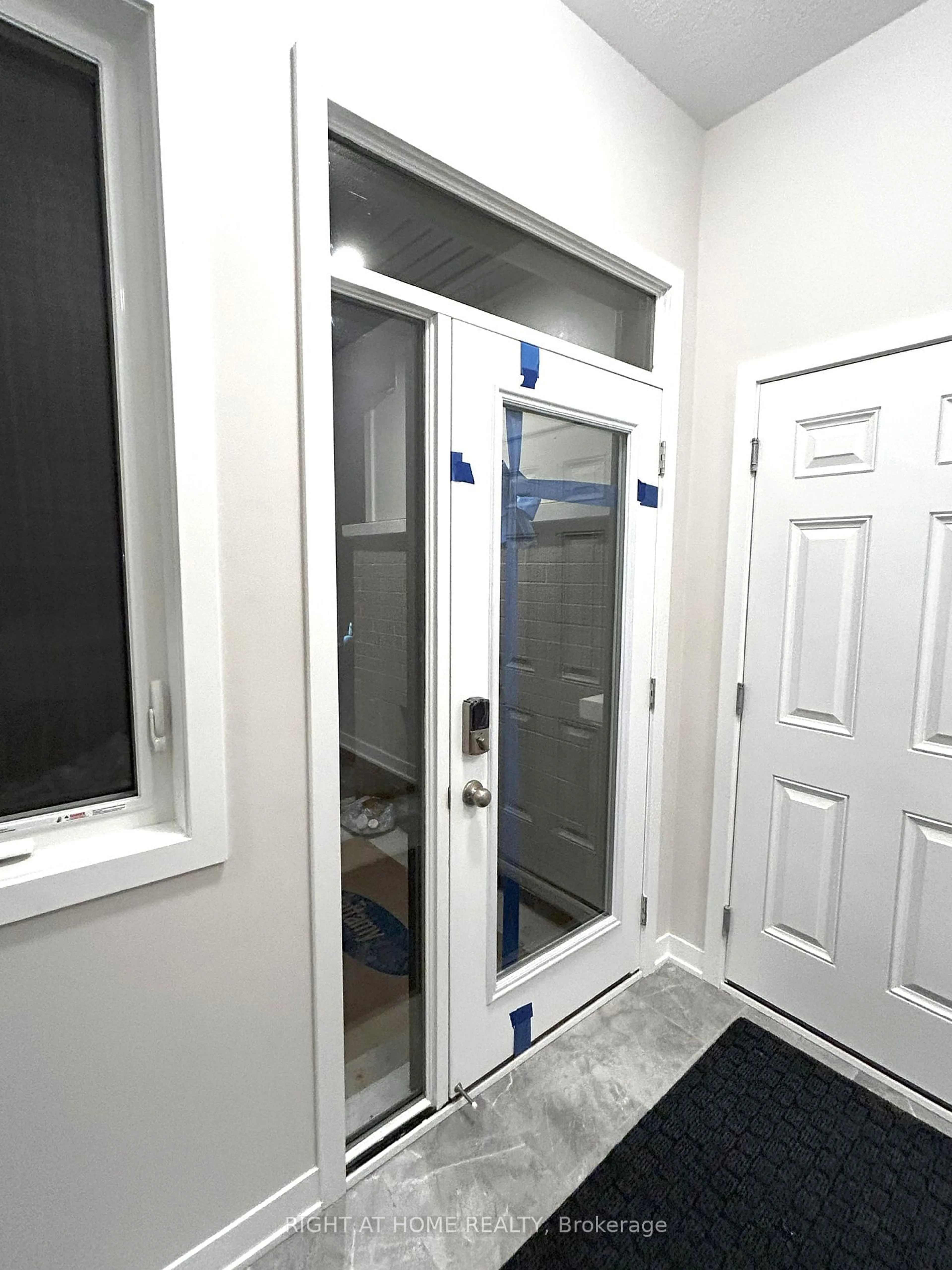 Indoor entryway for 1055 Curraglass Walk, Stittsville - Munster - Richmond Ontario K2S 3A4