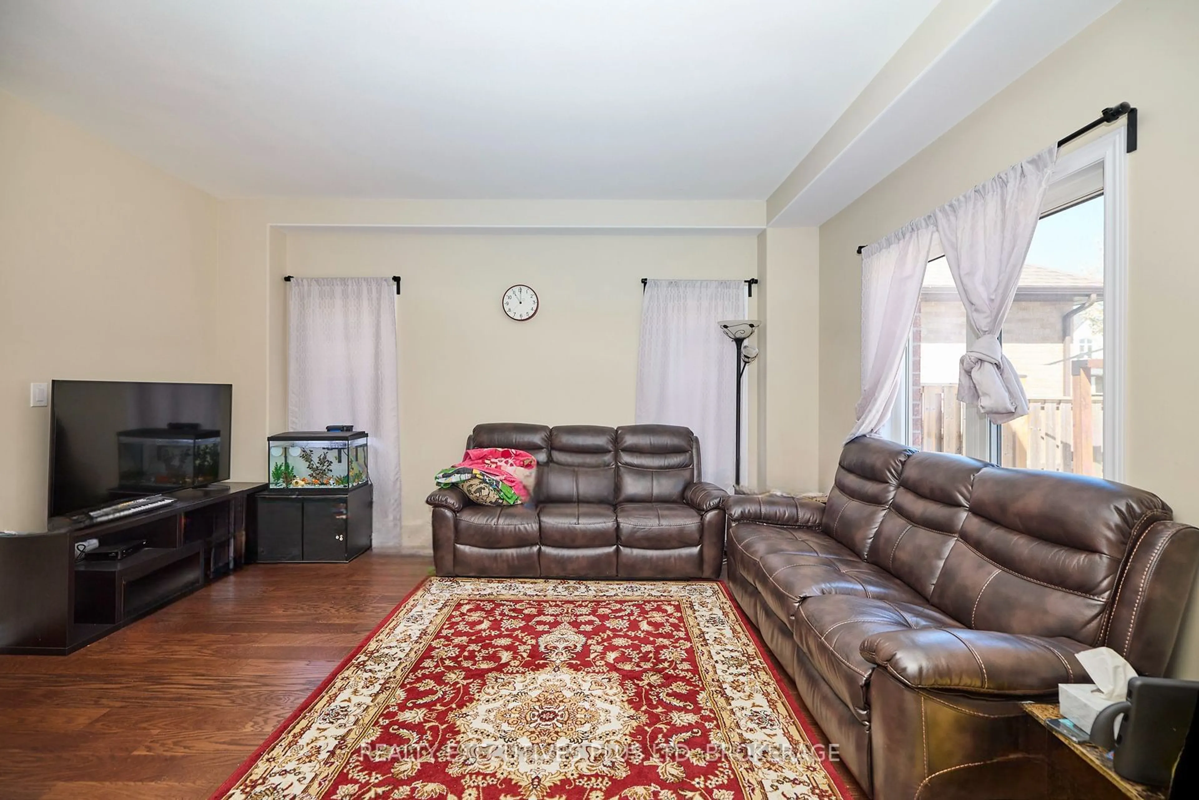 Living room with furniture, unknown for 8433 Angie Dr, Niagara Falls Ontario L2H 0M9