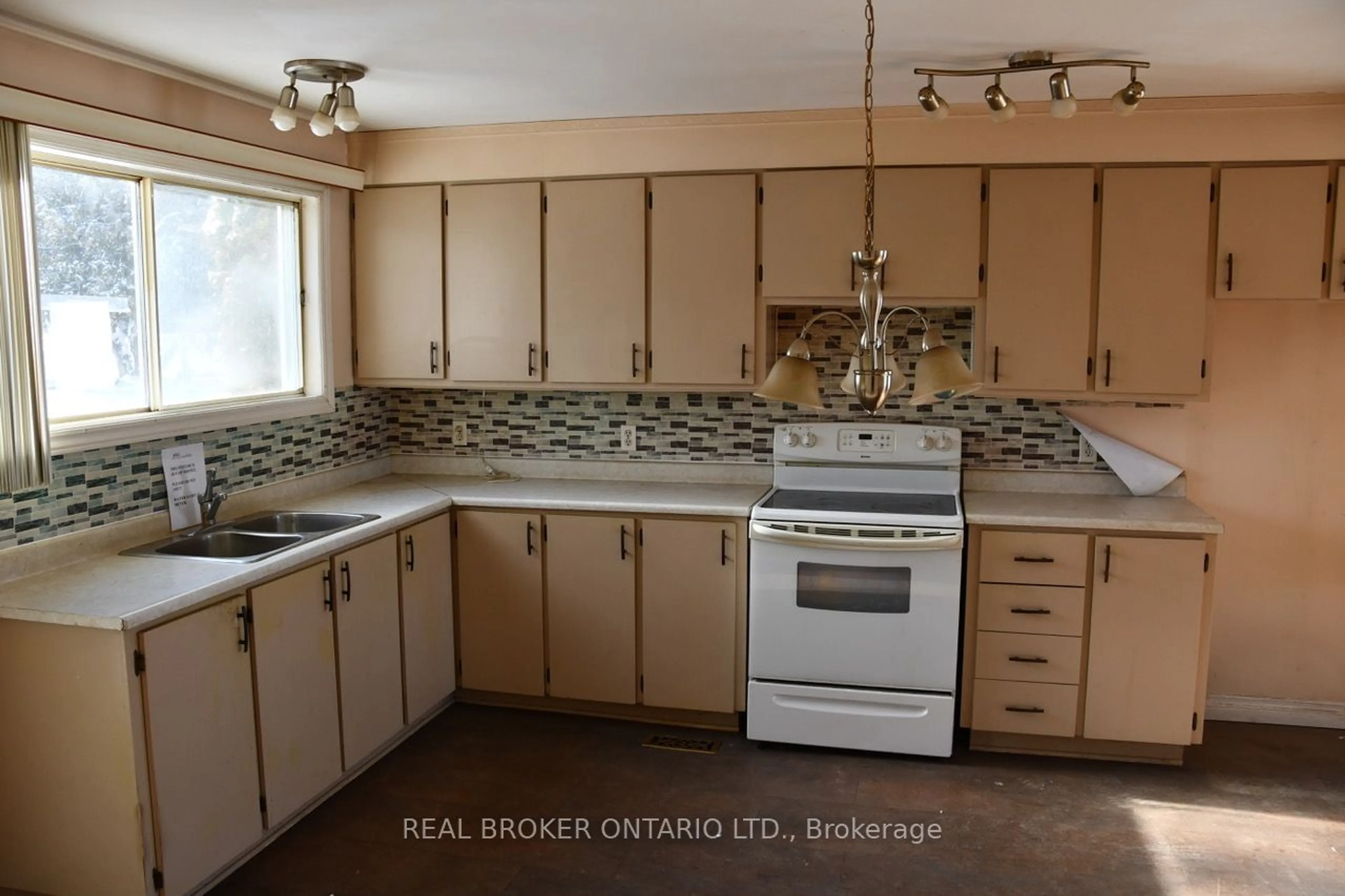 Standard kitchen, unknown for 305 Concession Rd 1 Rd, Alfred and Plantagenet Ontario K0B 1L0