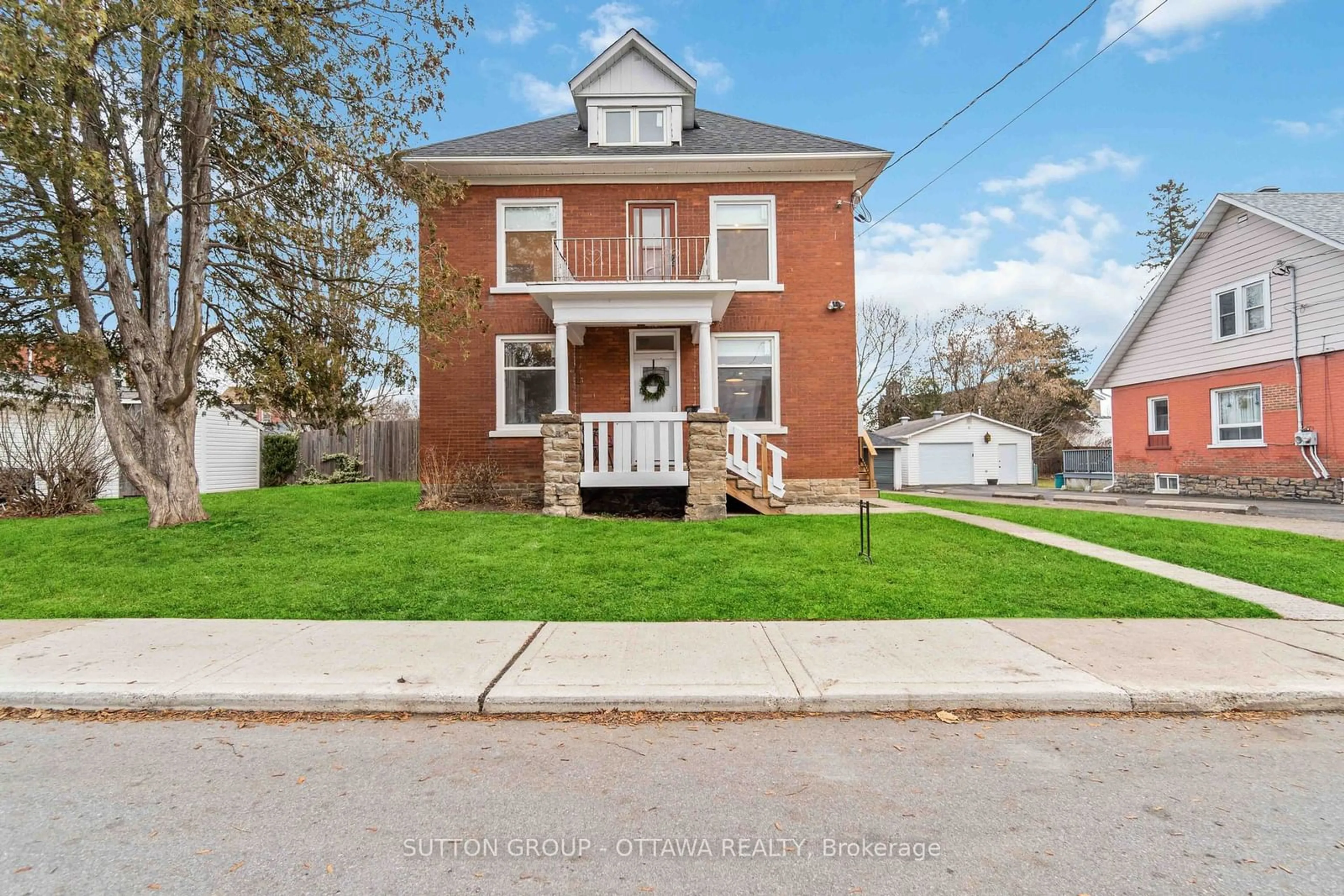 Home with brick exterior material, street for 25 James St, Smiths Falls Ontario K7A 1W7