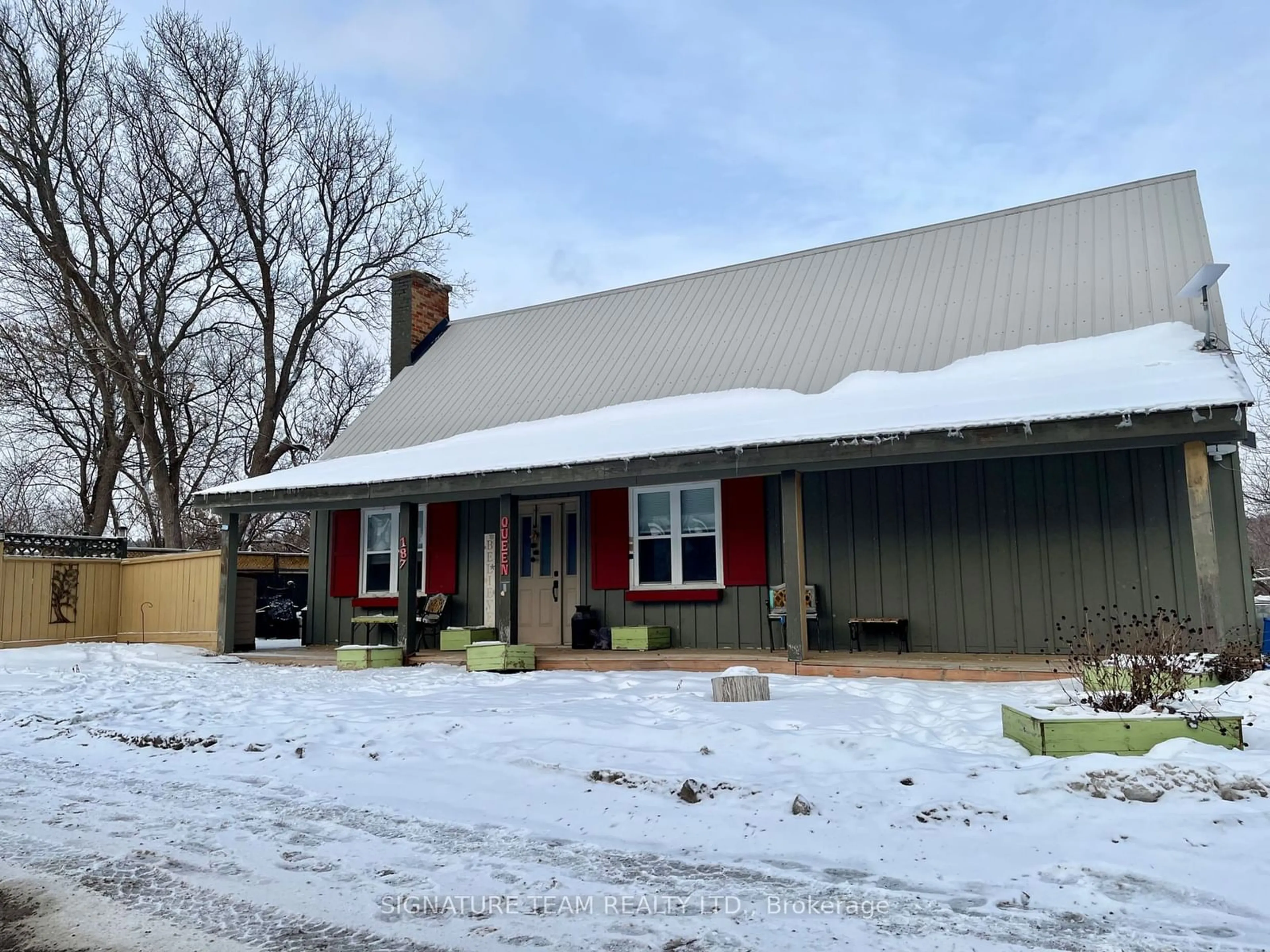 A pic from outside/outdoor area/front of a property/back of a property/a pic from drone, building for 187 Queen St, Bonnechere Valley Ontario K0J 1T0