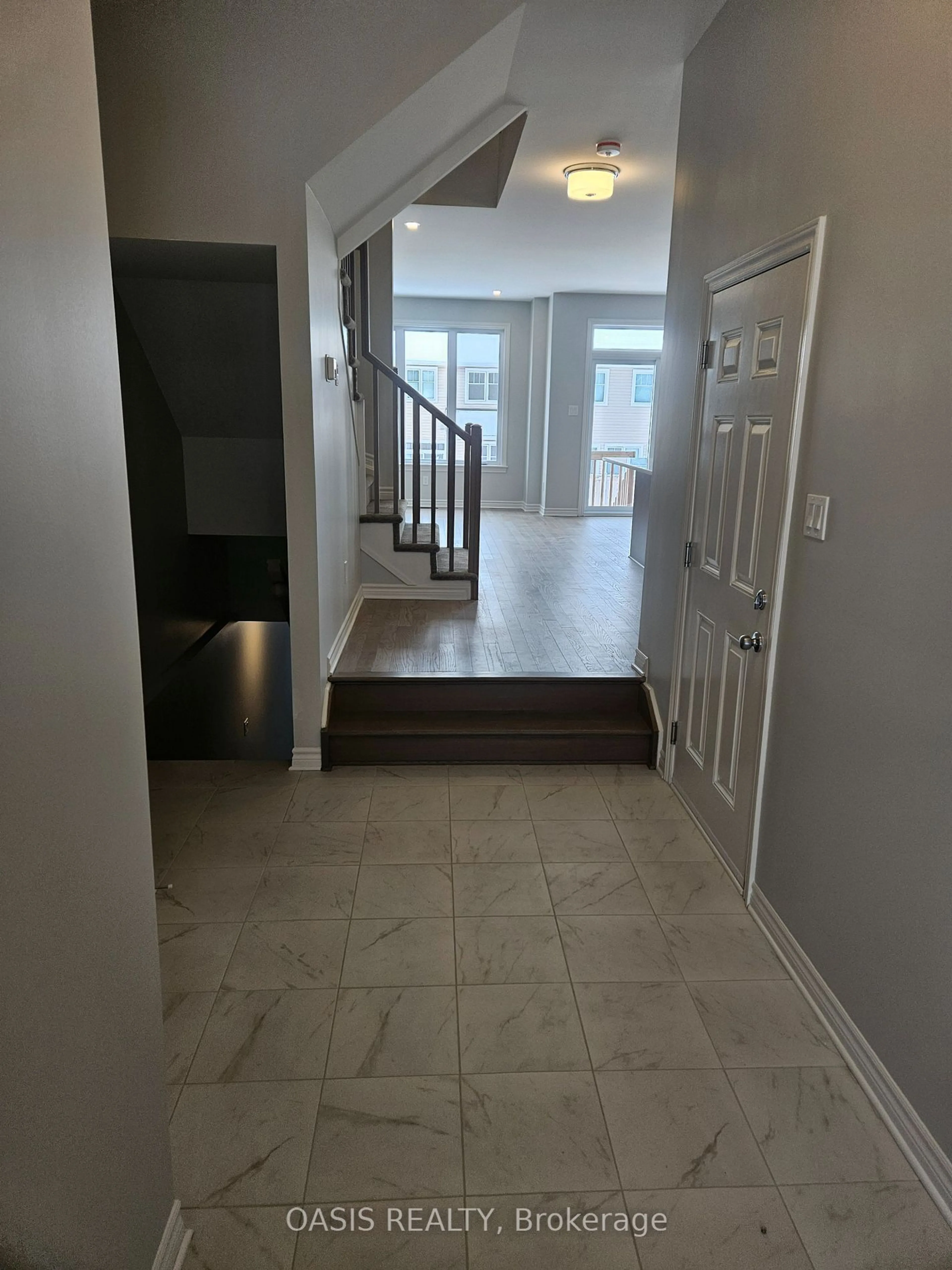 Indoor entryway for 797 Antonio Farley St, Orleans - Cumberland and Area Ontario K4A 5N3